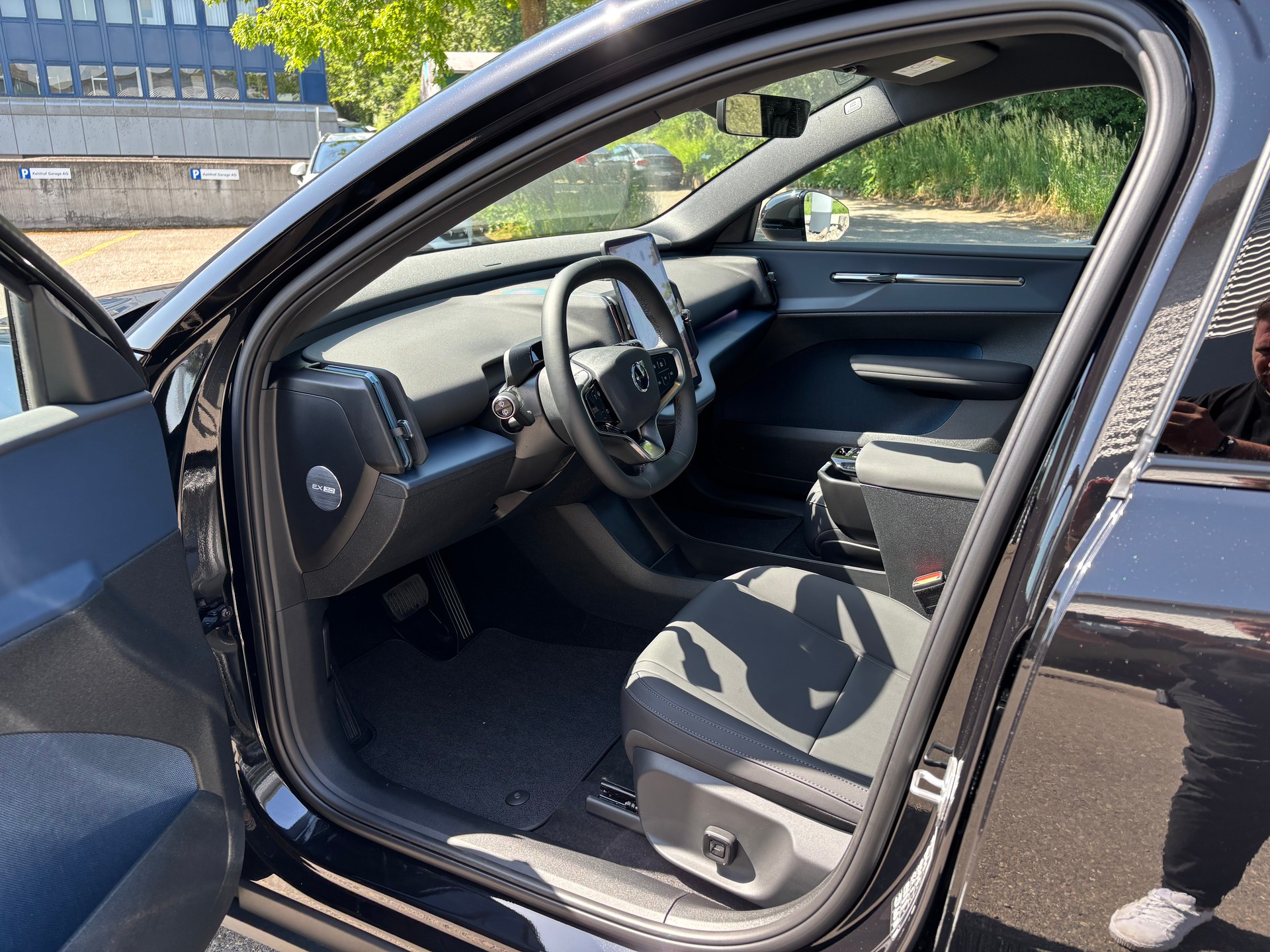 VOLVO EX30 E60 Ultra-showroom-element-2