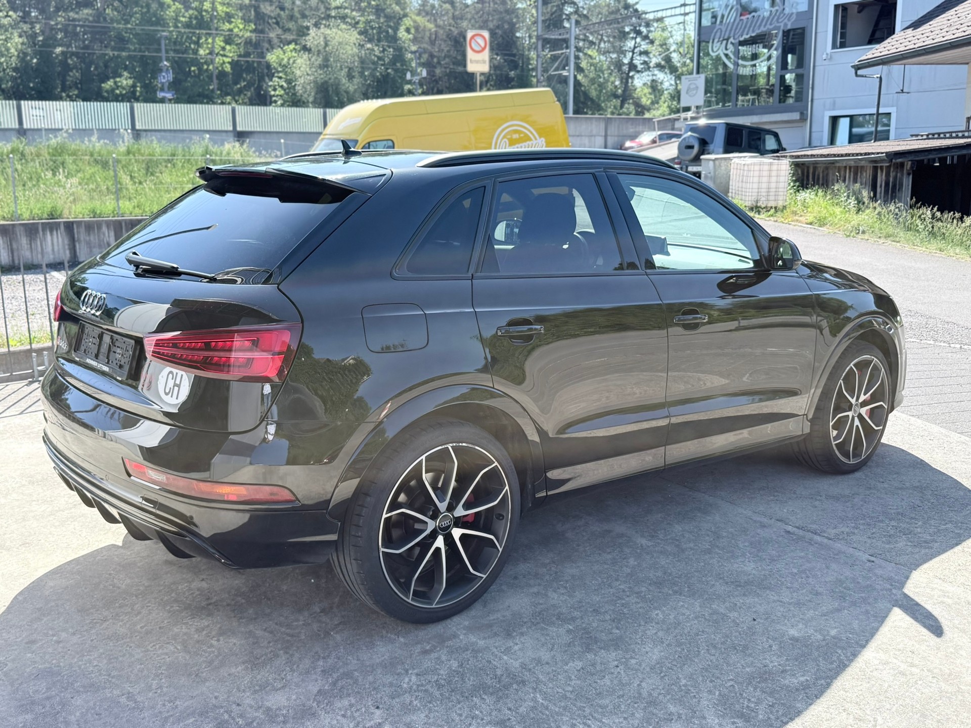 AUDI RS Q3 2.5 TFSI performance quattro S-tronic-image-4