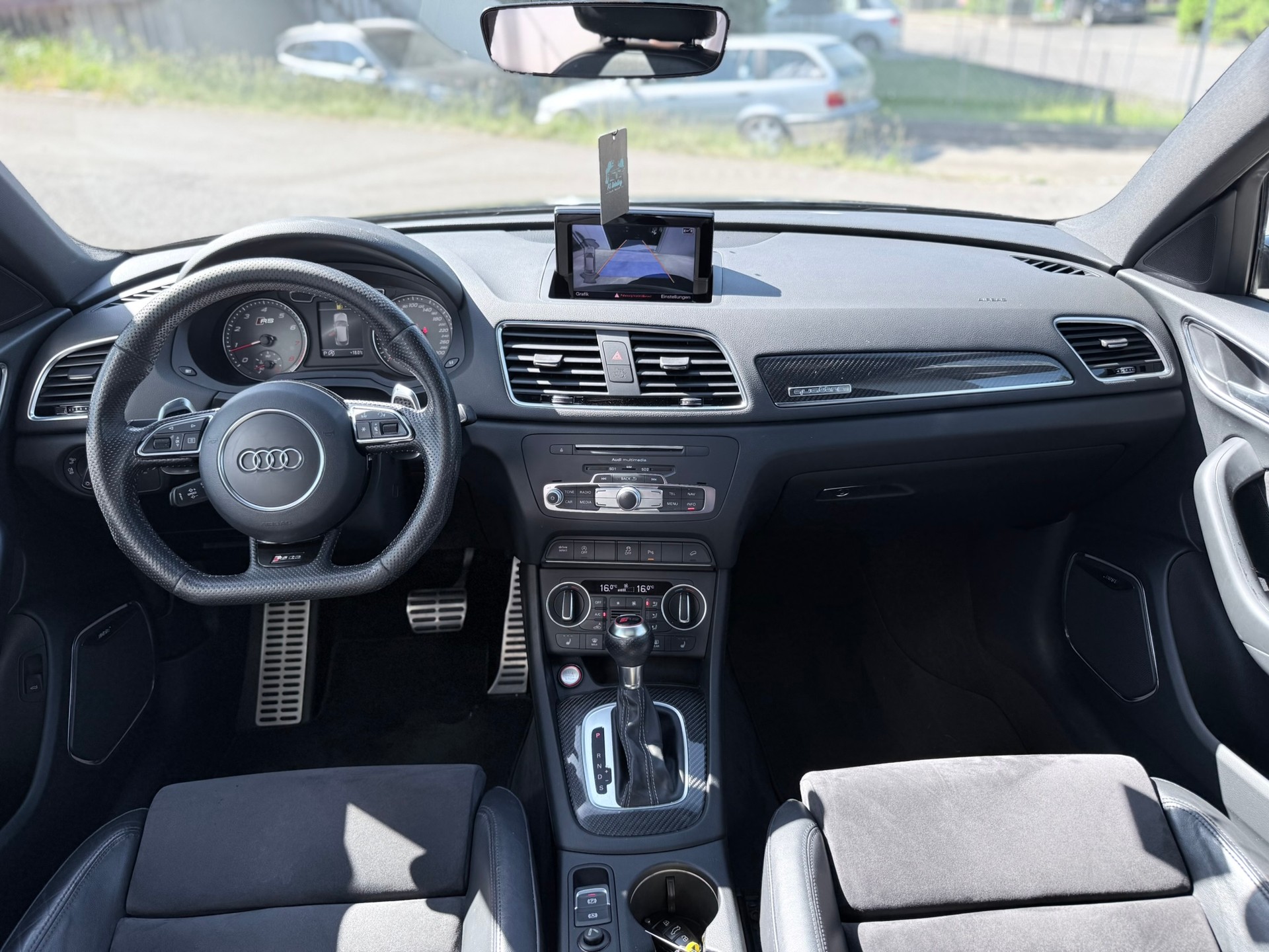 AUDI RS Q3 2.5 TFSI performance quattro S-tronic-image-8