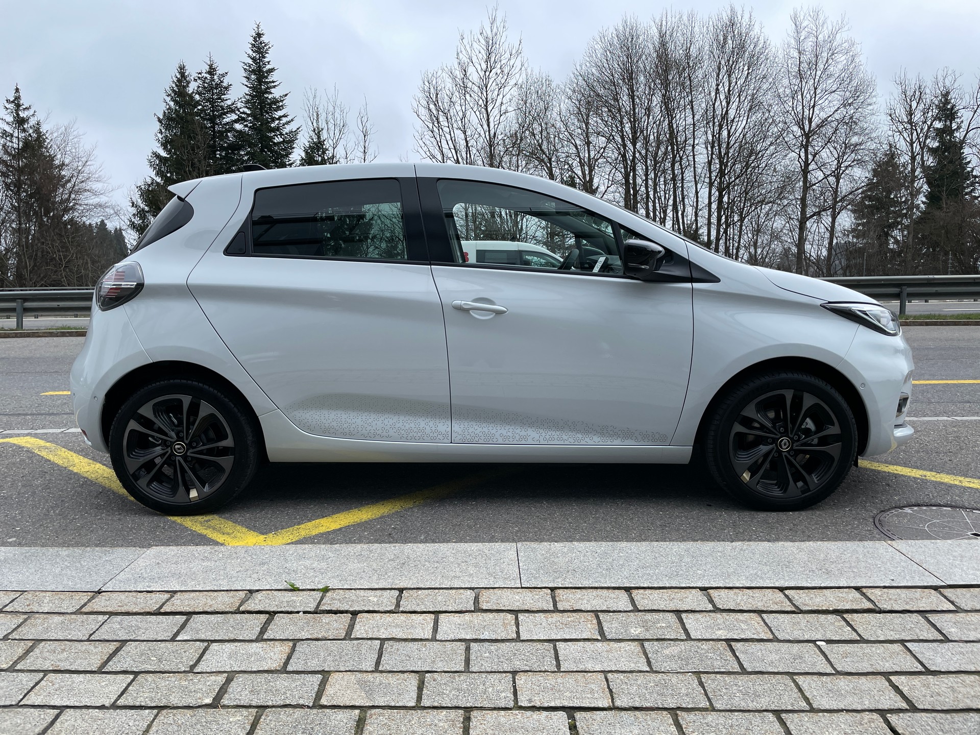 RENAULT Zoe R135 (incl. Batterie) Iconic-showroom-element-3