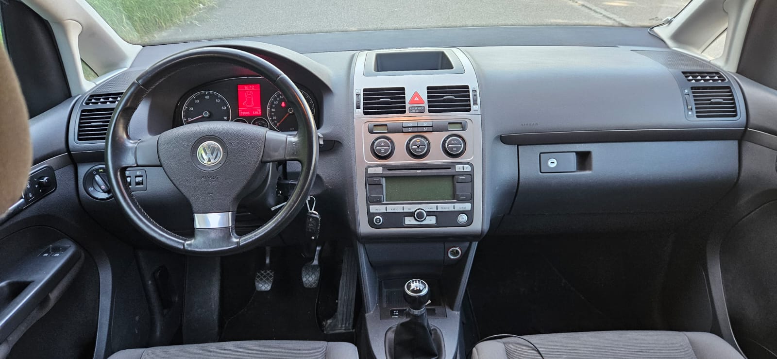 VW Touran 1.4 TSI Highline-image-1
