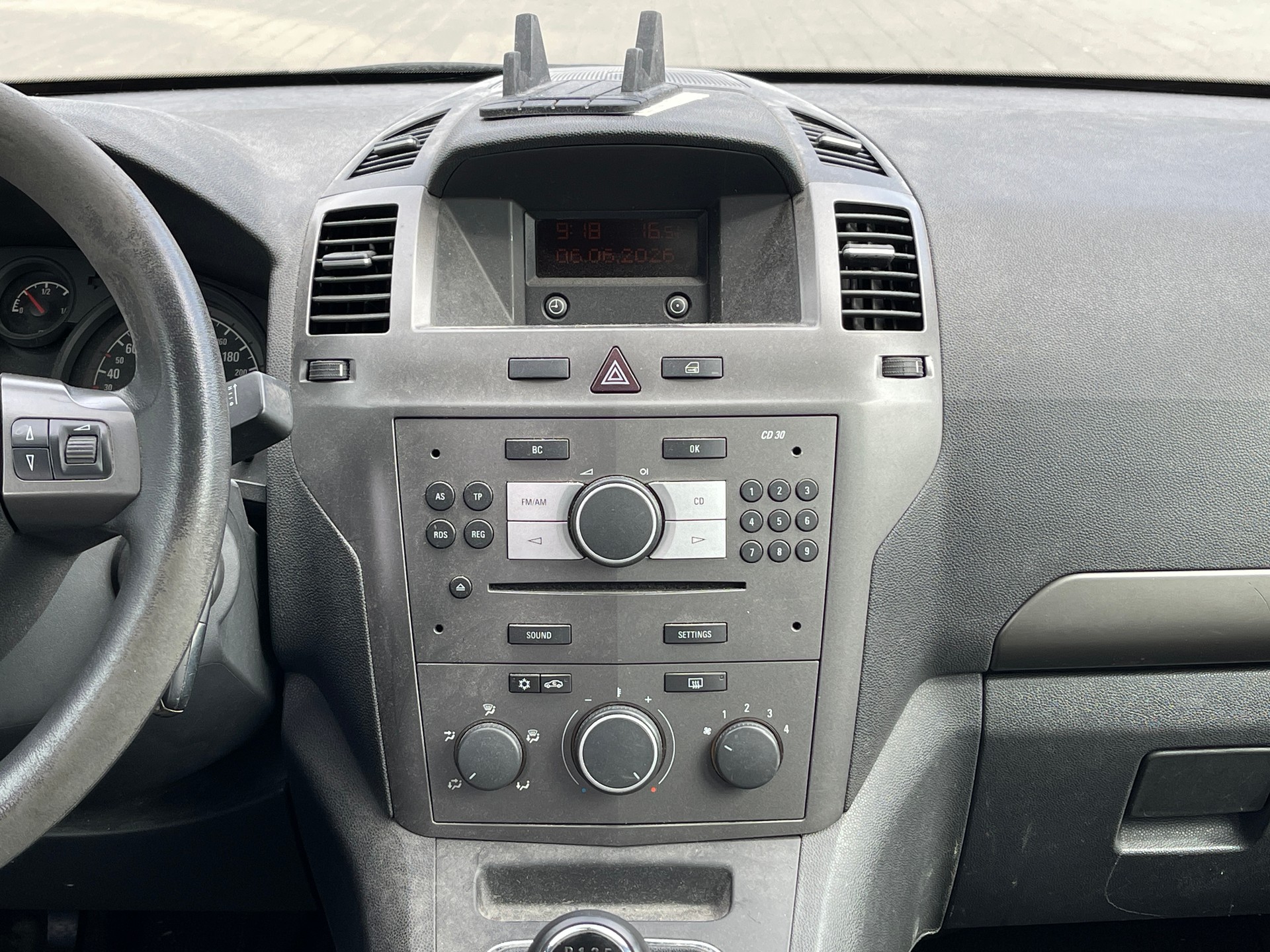 OPEL Zafira 1.8i 16V Cosmo-image-9