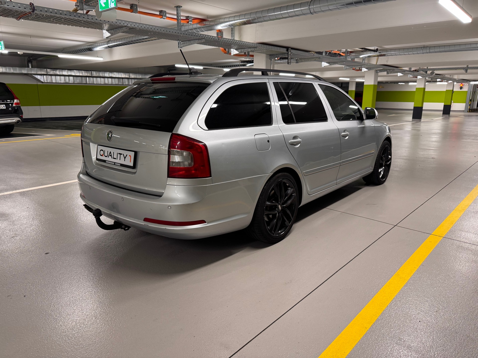 SKODA Octavia Combi 2.0 TSI RS-image-3