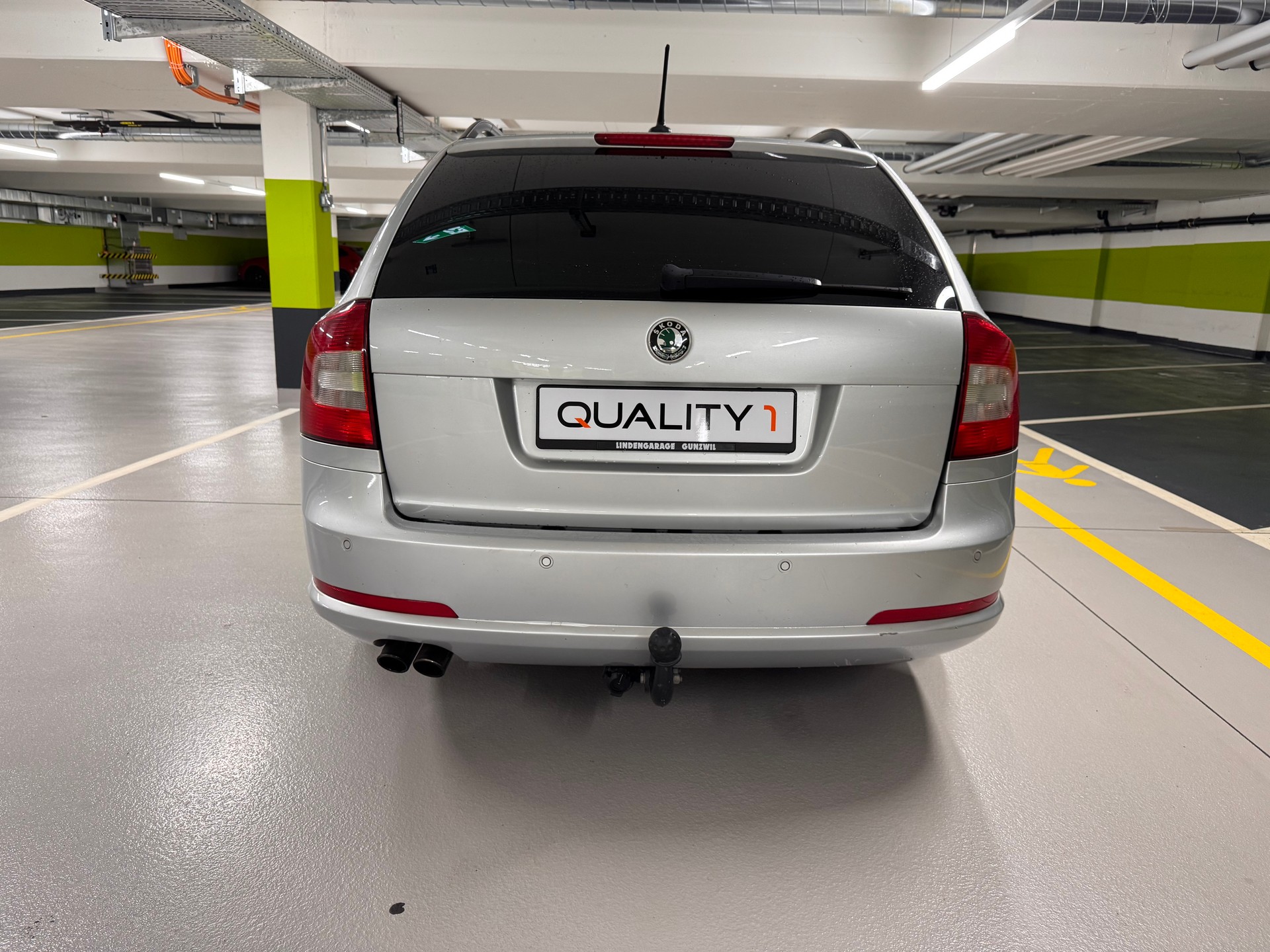 SKODA Octavia Combi 2.0 TSI RS-image-4