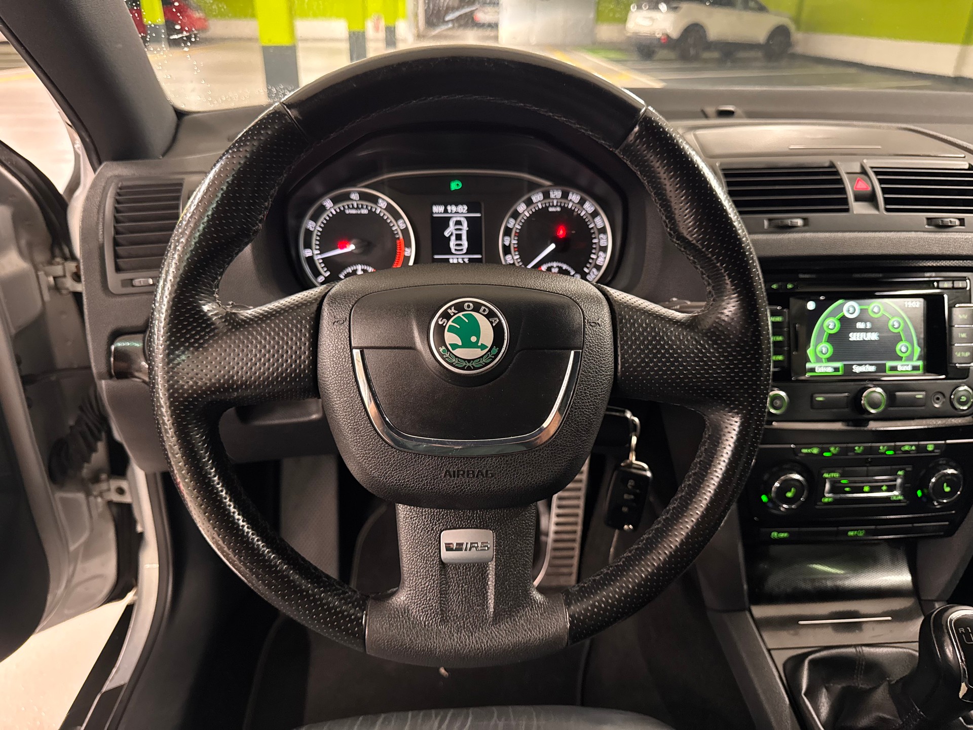 SKODA Octavia Combi 2.0 TSI RS-image-10