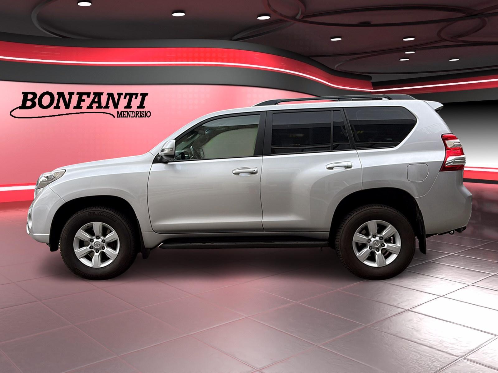 TOYOTA Land Cruiser 3.0 D-4D Linea Luna-image-3