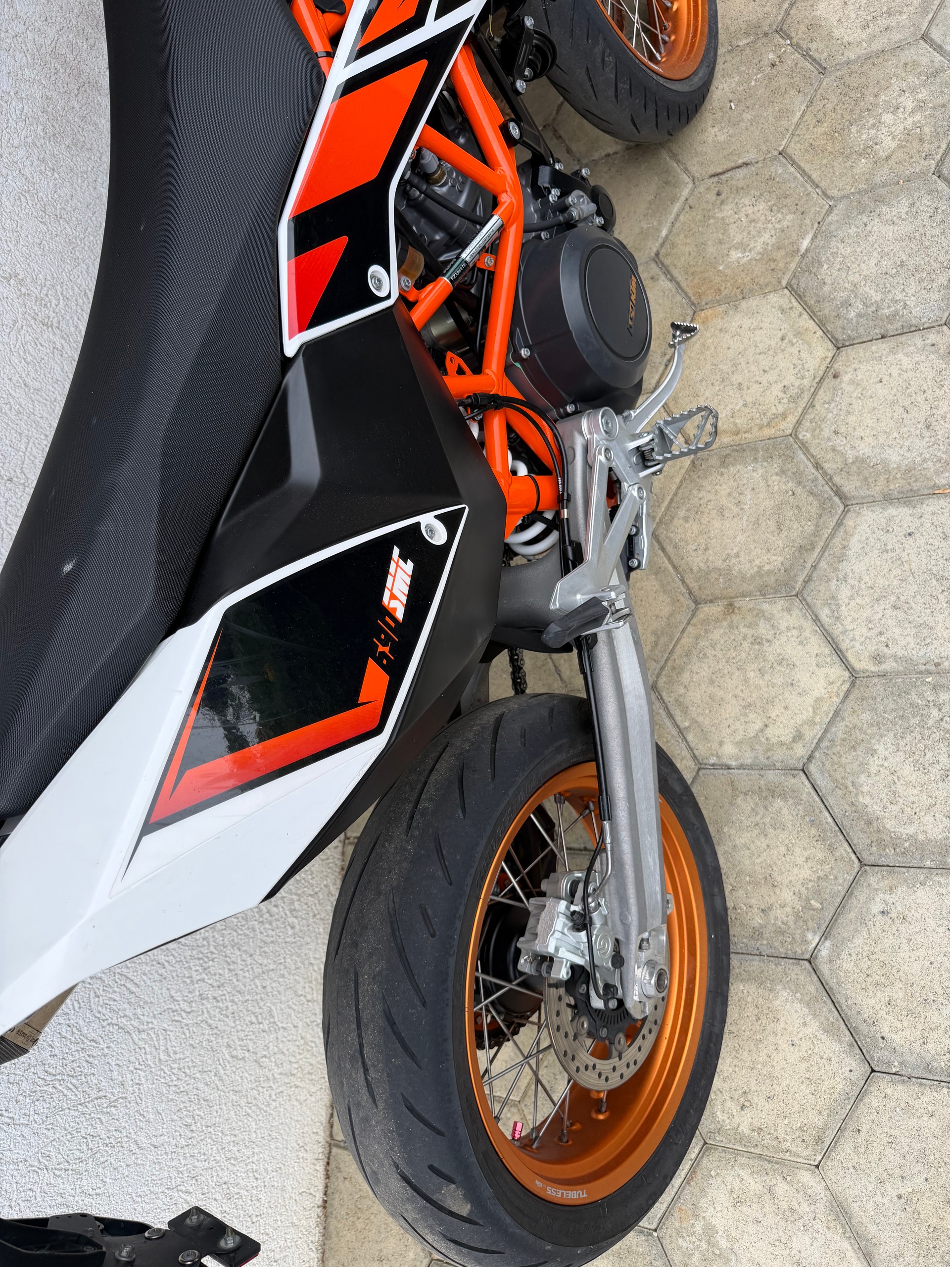 KTM 690 SMC R-image-1