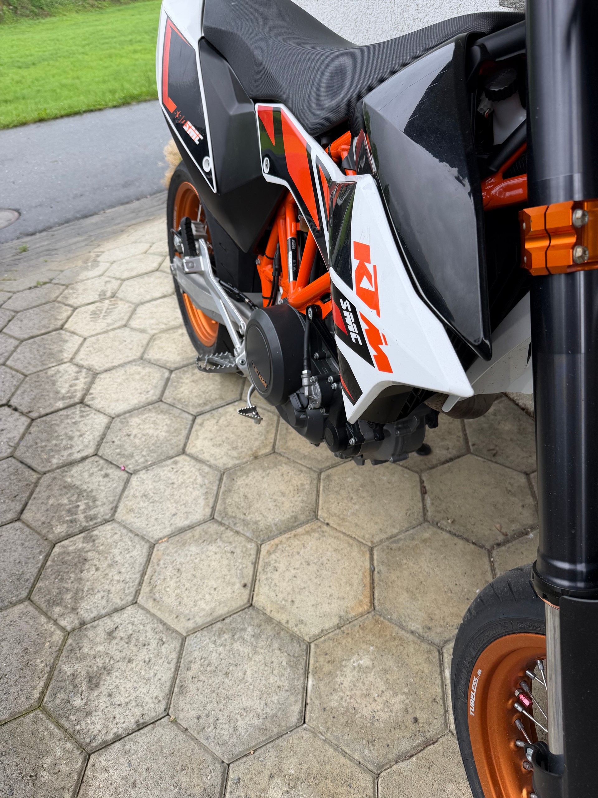 KTM 690 SMC R-image-0