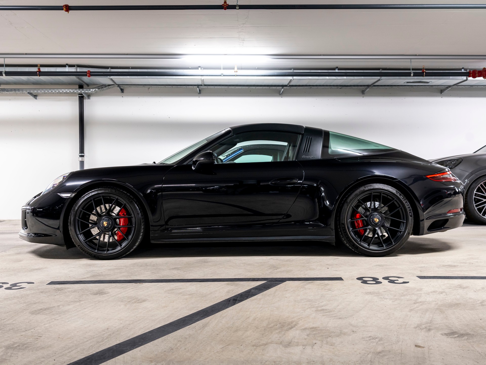 PORSCHE 911 Targa 4 GTS-showroom-element-1
