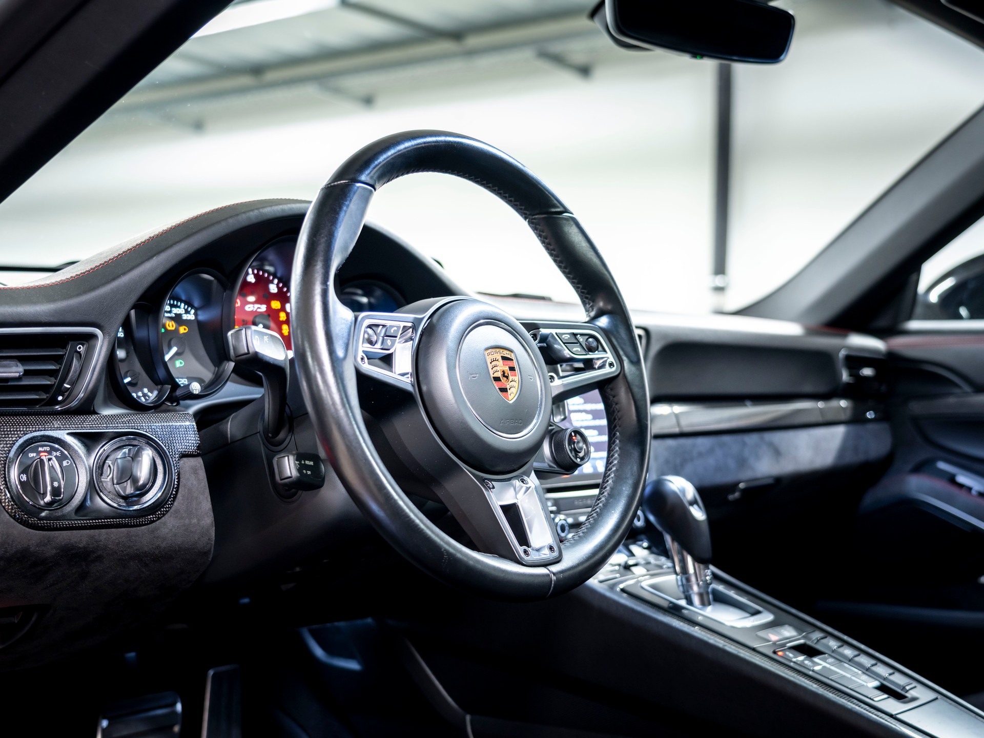 PORSCHE 911 Targa 4 GTS-image-17