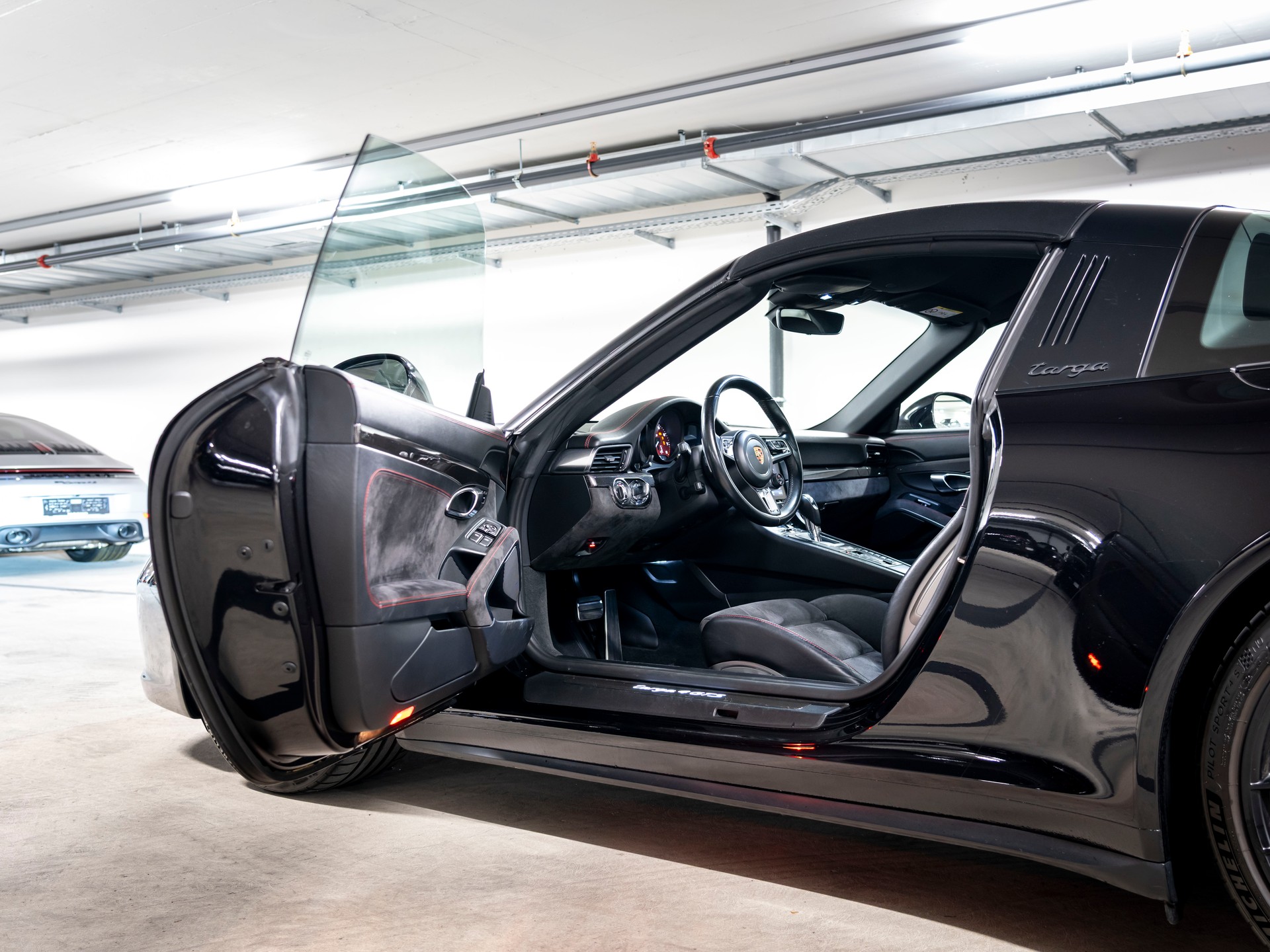 PORSCHE 911 Targa 4 GTS-image-11