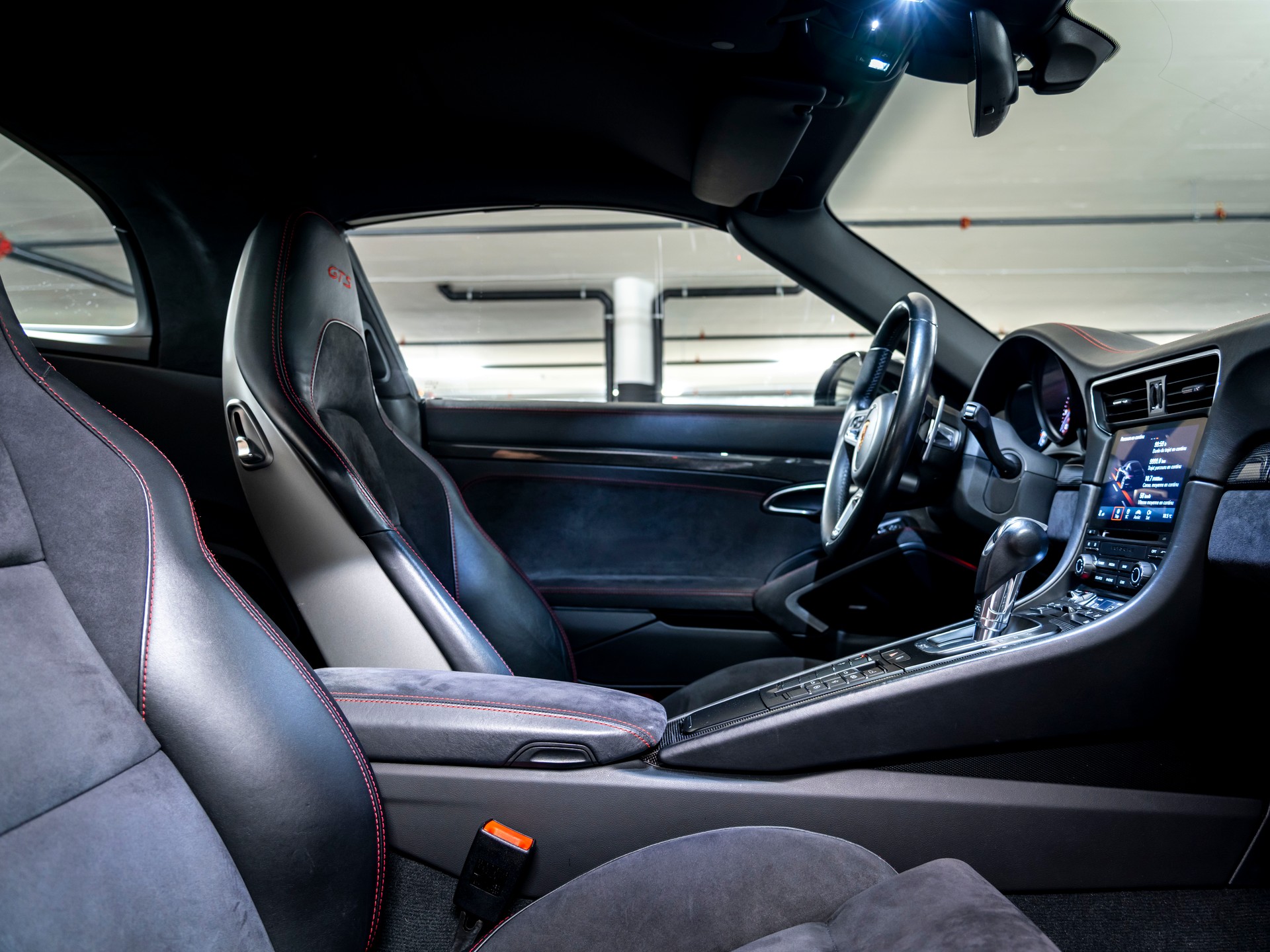 PORSCHE 911 Targa 4 GTS-image-21
