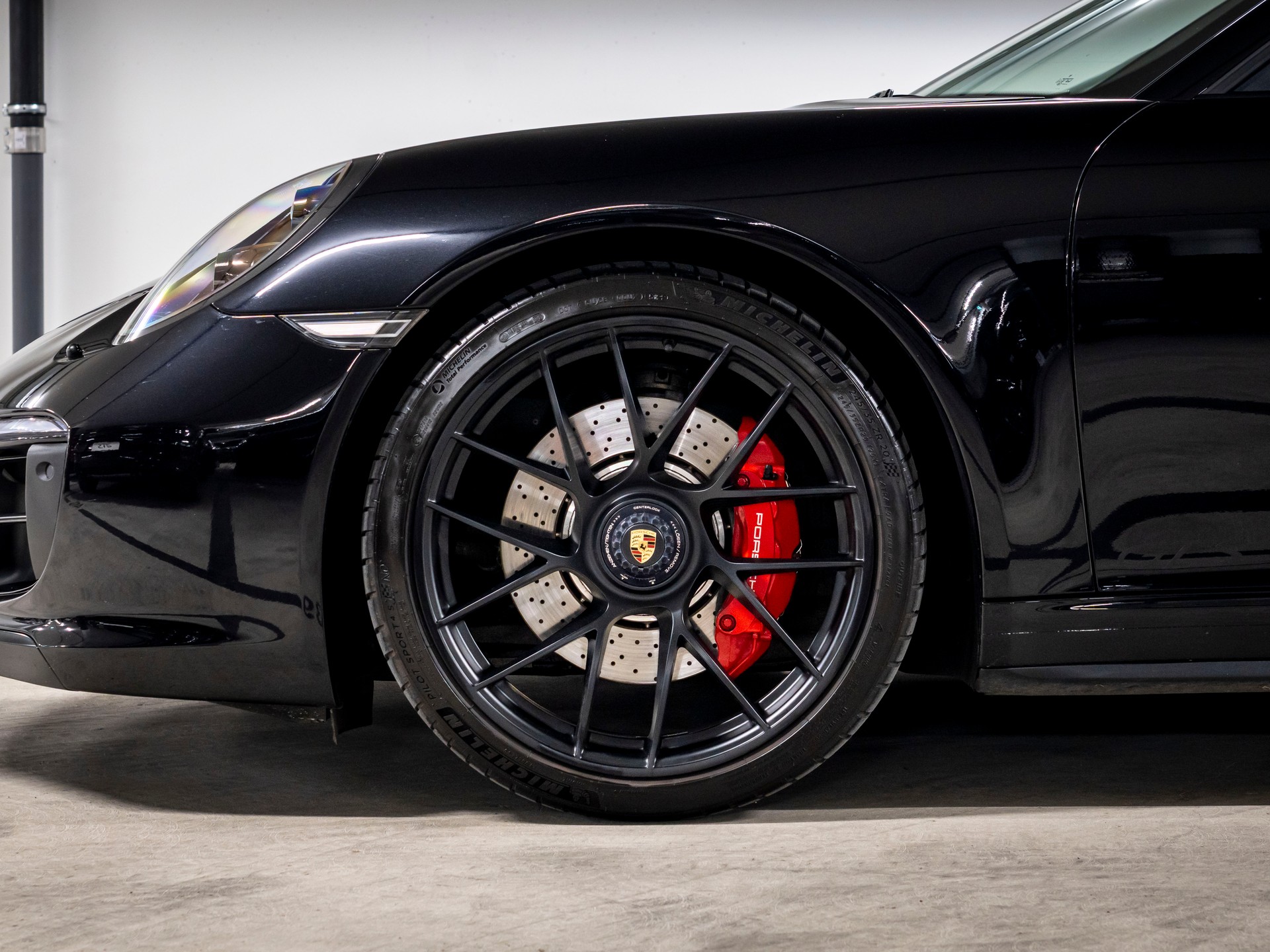 PORSCHE 911 Targa 4 GTS-image-7