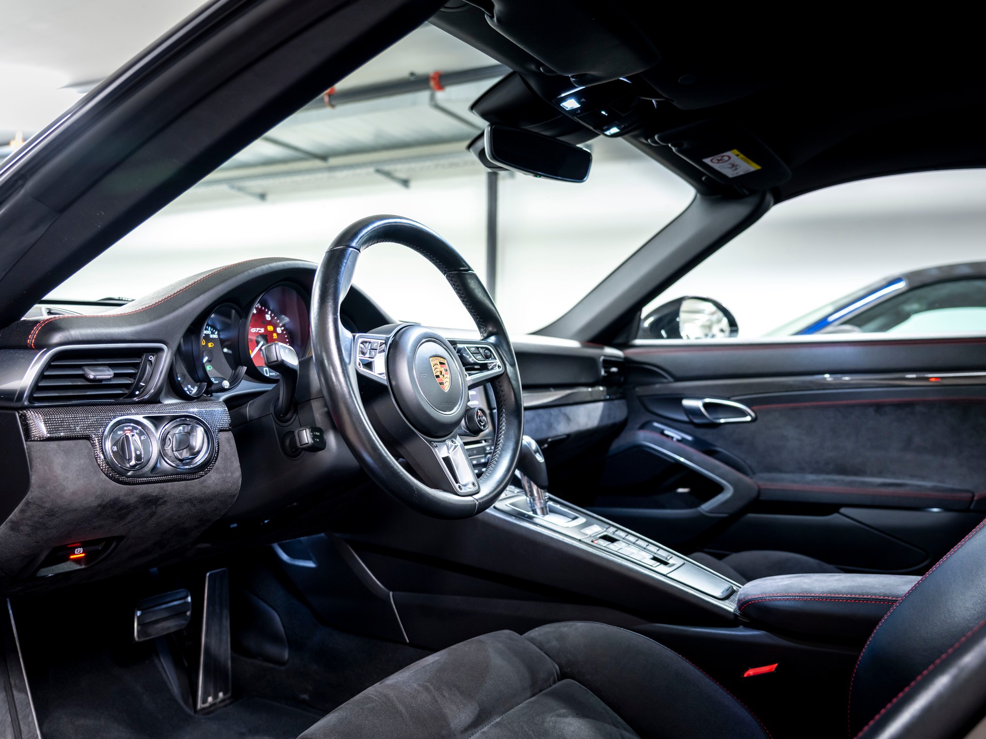 PORSCHE 911 Targa 4 GTS-image-16