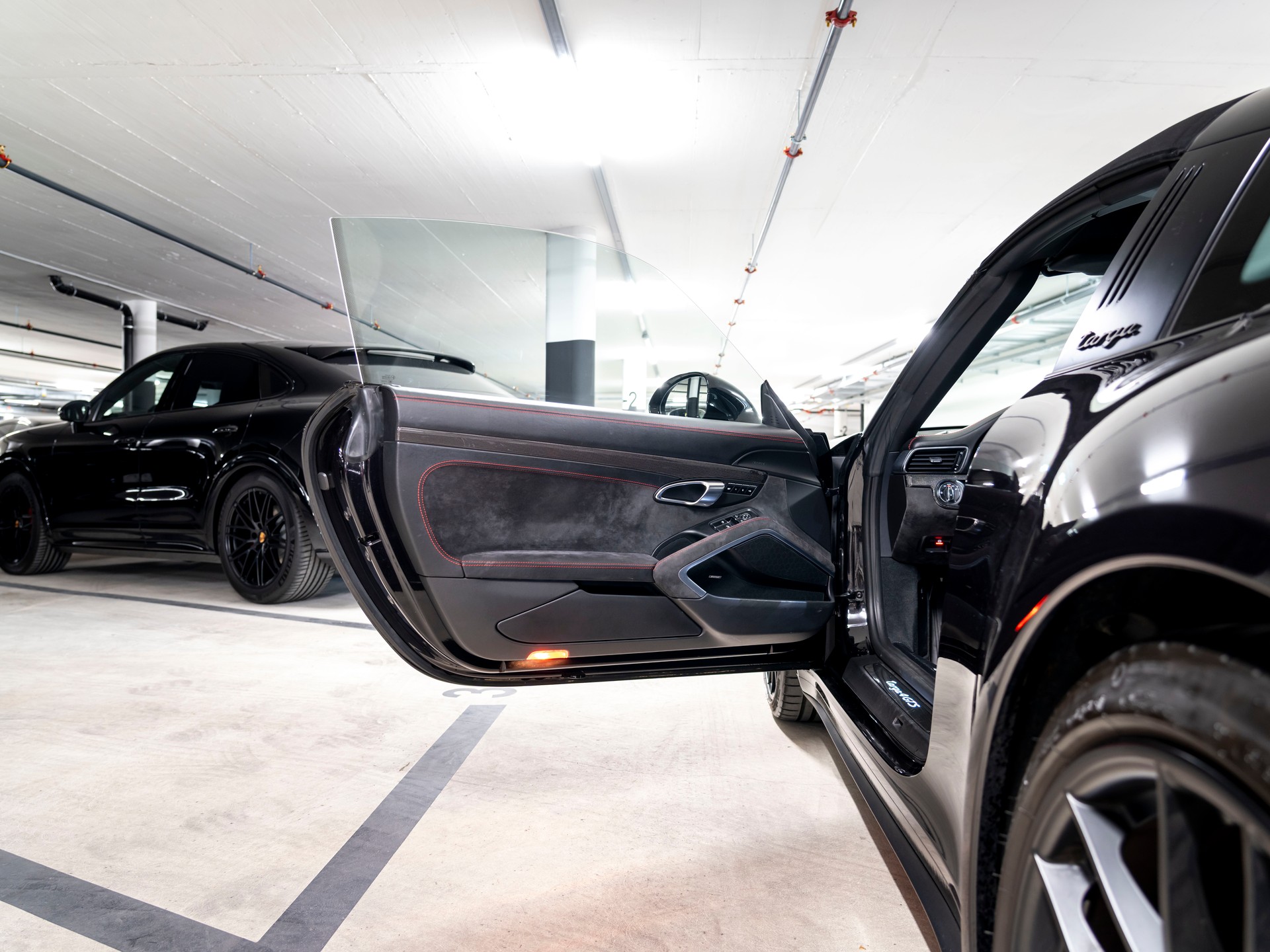 PORSCHE 911 Targa 4 GTS-image-10