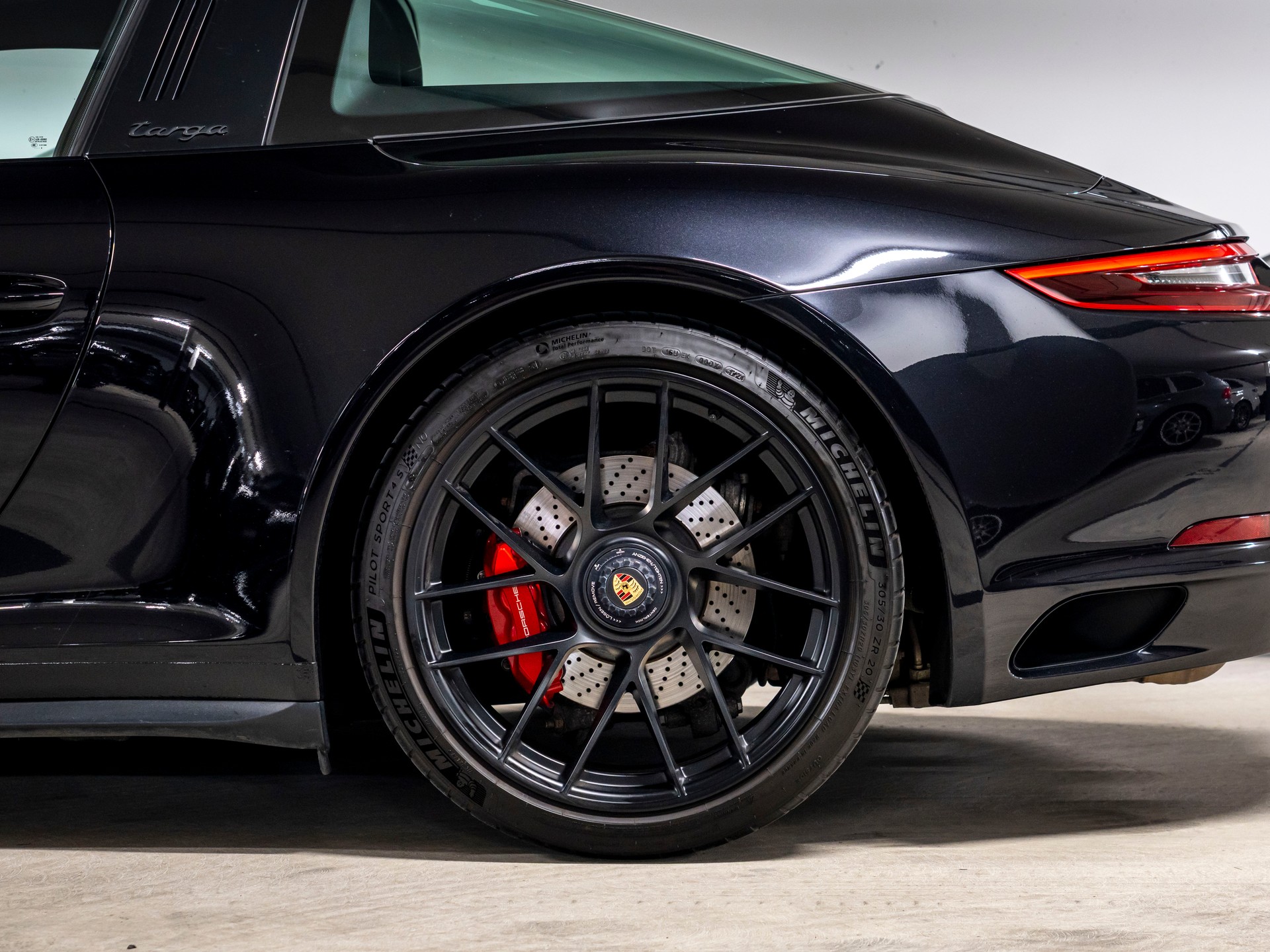 PORSCHE 911 Targa 4 GTS-image-8