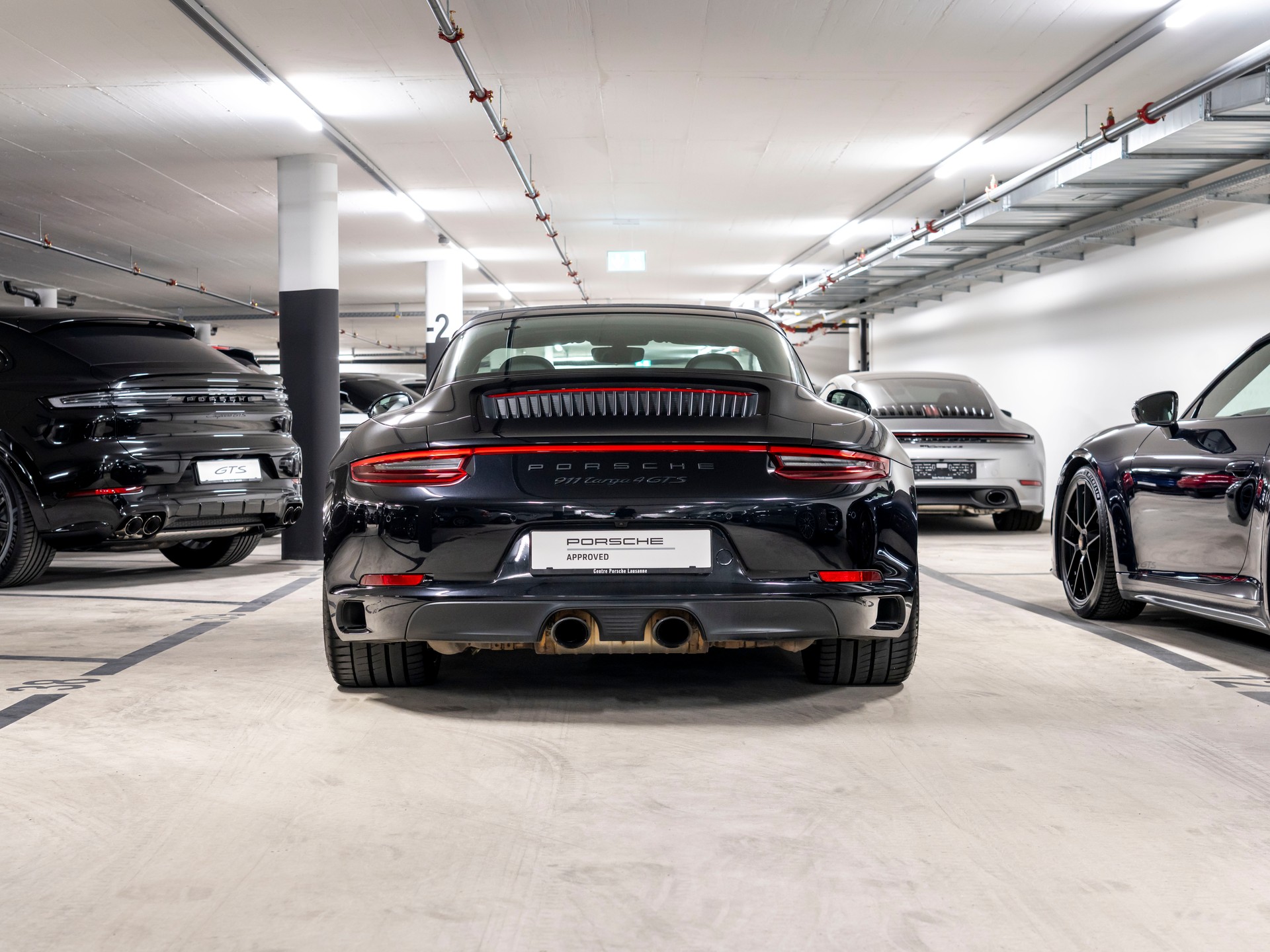 PORSCHE 911 Targa 4 GTS-image-6