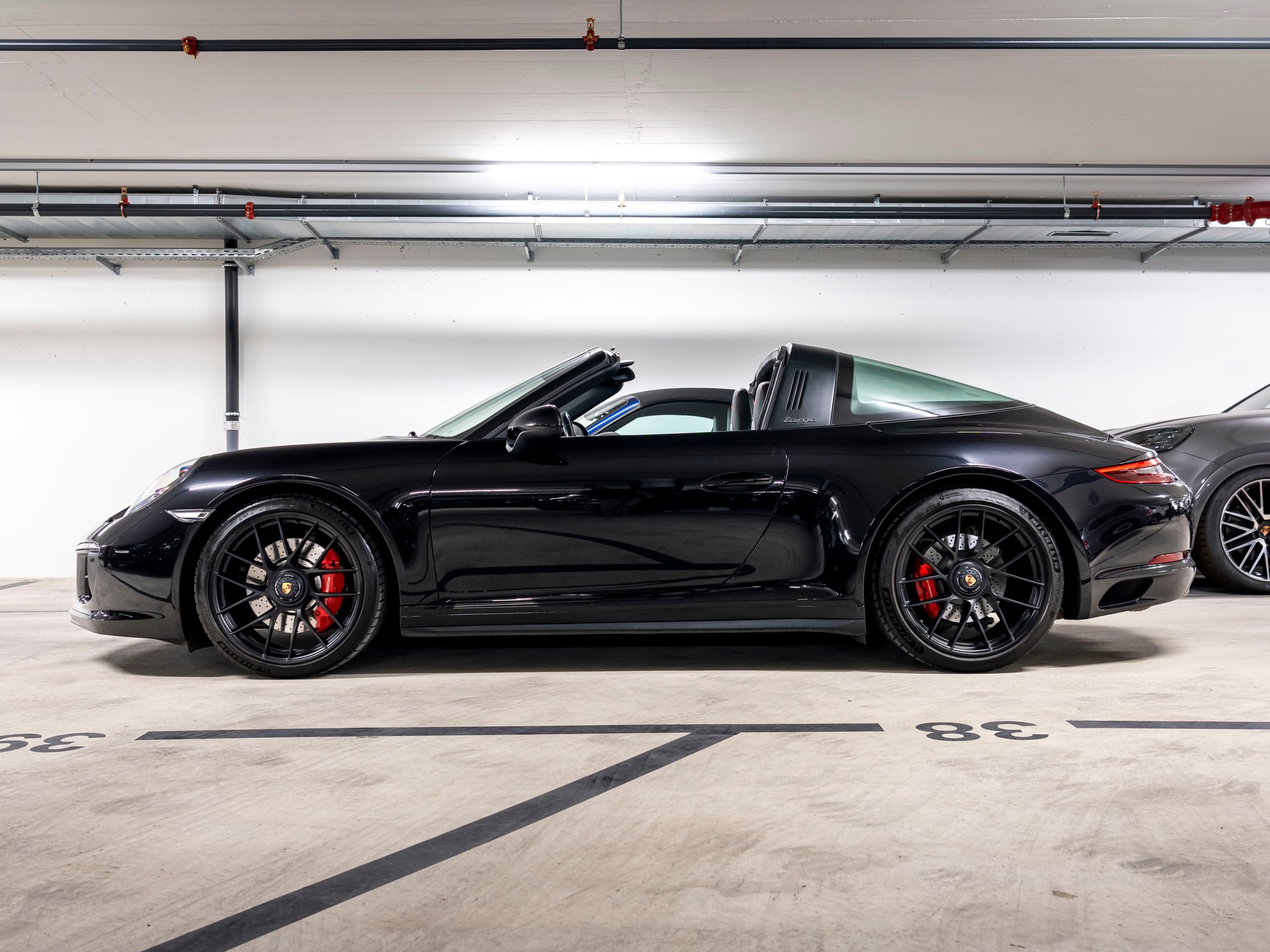 PORSCHE 911 Targa 4 GTS-image-25