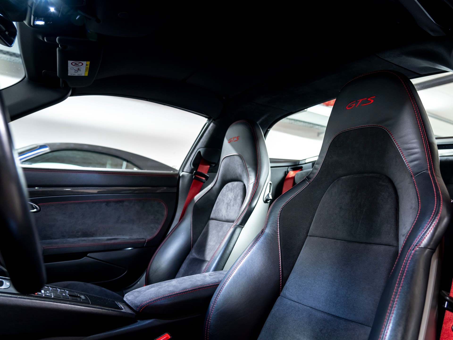 PORSCHE 911 Targa 4 GTS-image-15