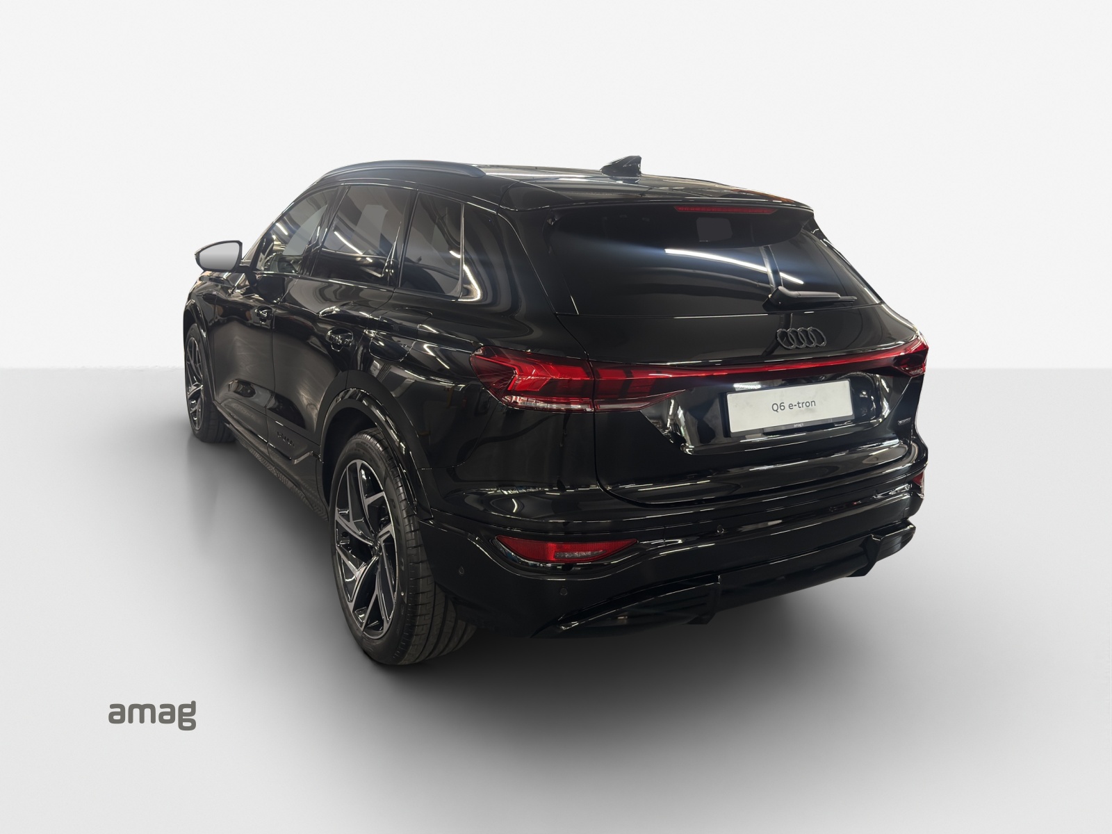 AUDI Q6 e-tron quattro-showroom-element-2