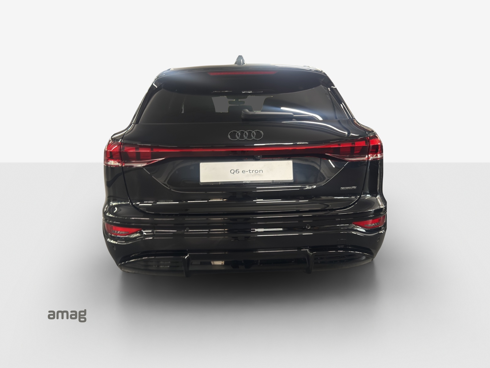 AUDI Q6 e-tron quattro-showroom-element-3