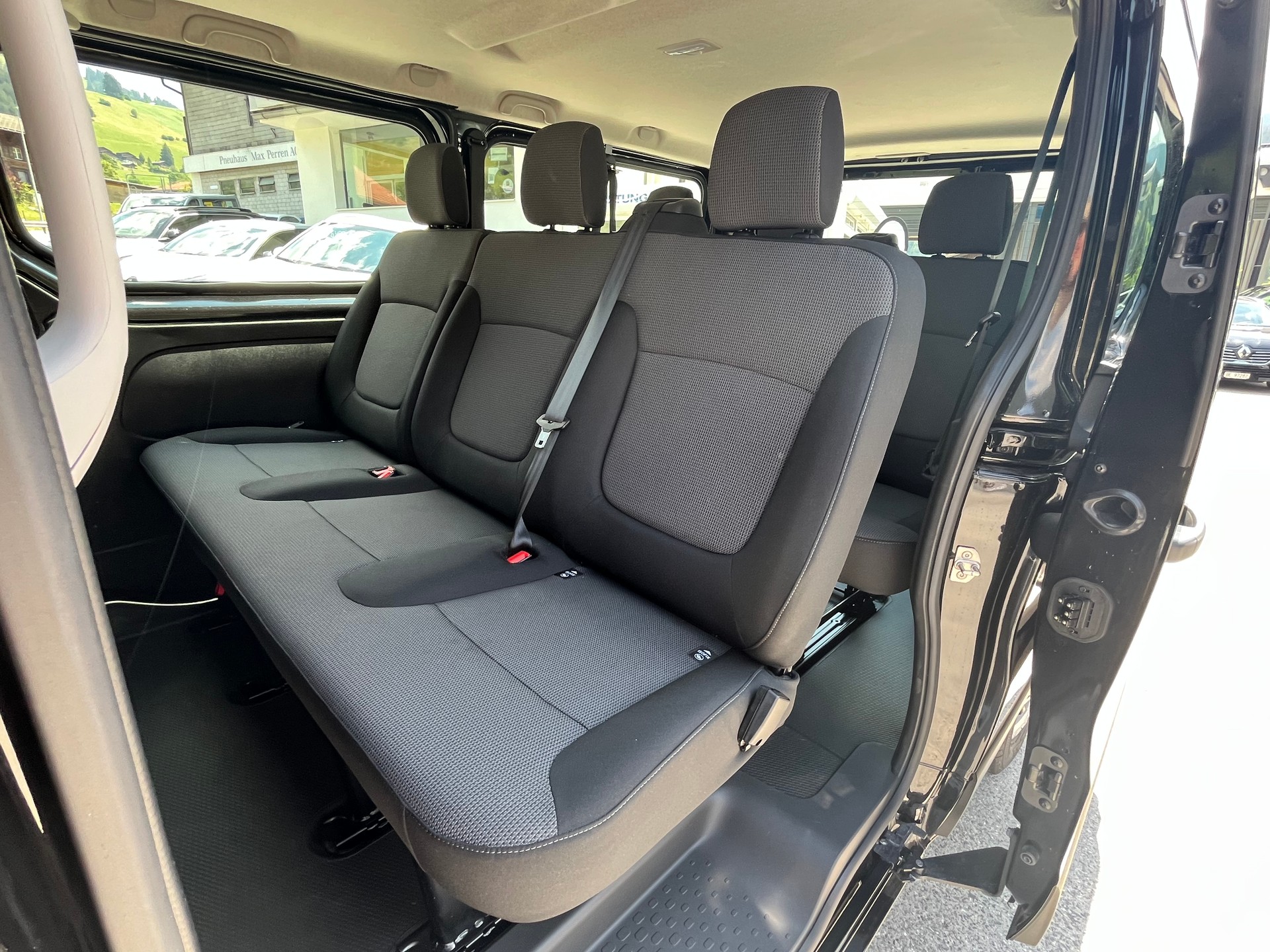 RENAULT Trafic Blue dCi 150 Grand Passenger Evolution EDC-image-13