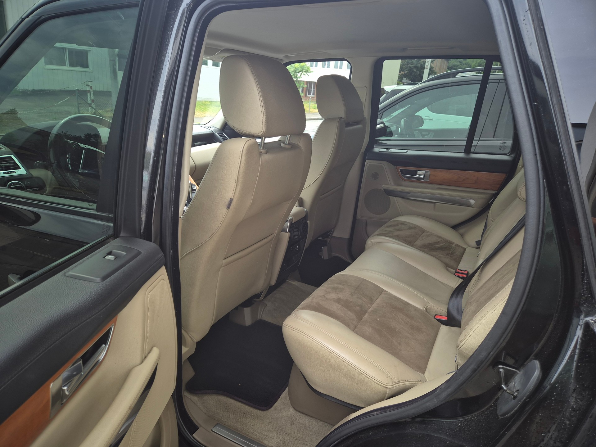 LAND ROVER Range Rover Sport 3.0 TDV6 SE Automatic-image-4