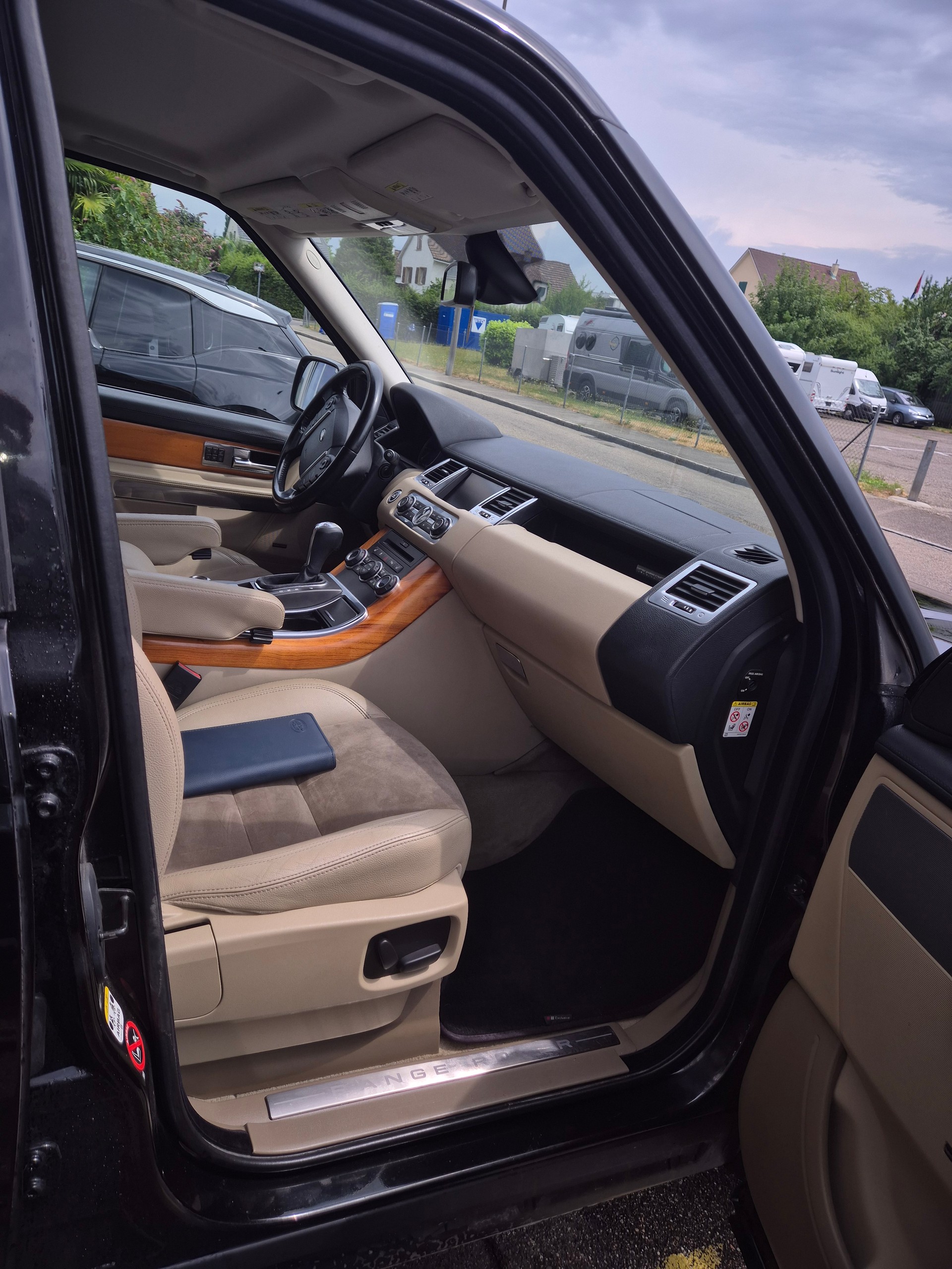 LAND ROVER Range Rover Sport 3.0 TDV6 SE Automatic-image-9