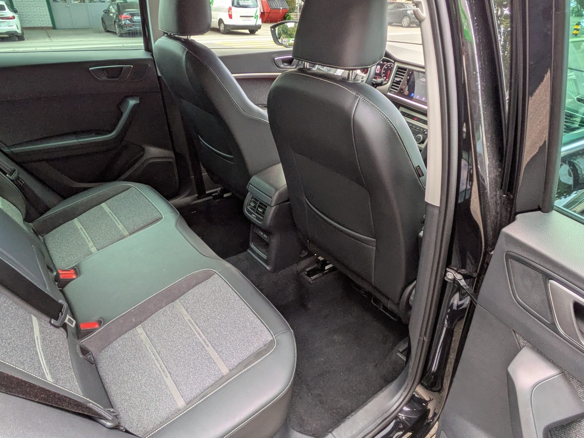 SEAT Ateca 1.5 TSI EVO DSG Experience-image-13