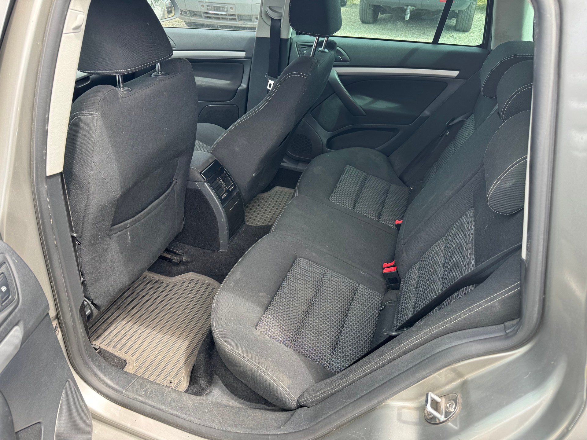 SKODA Octavia Combi 1.9 TDI Swiss Adventure 4x4-image-11