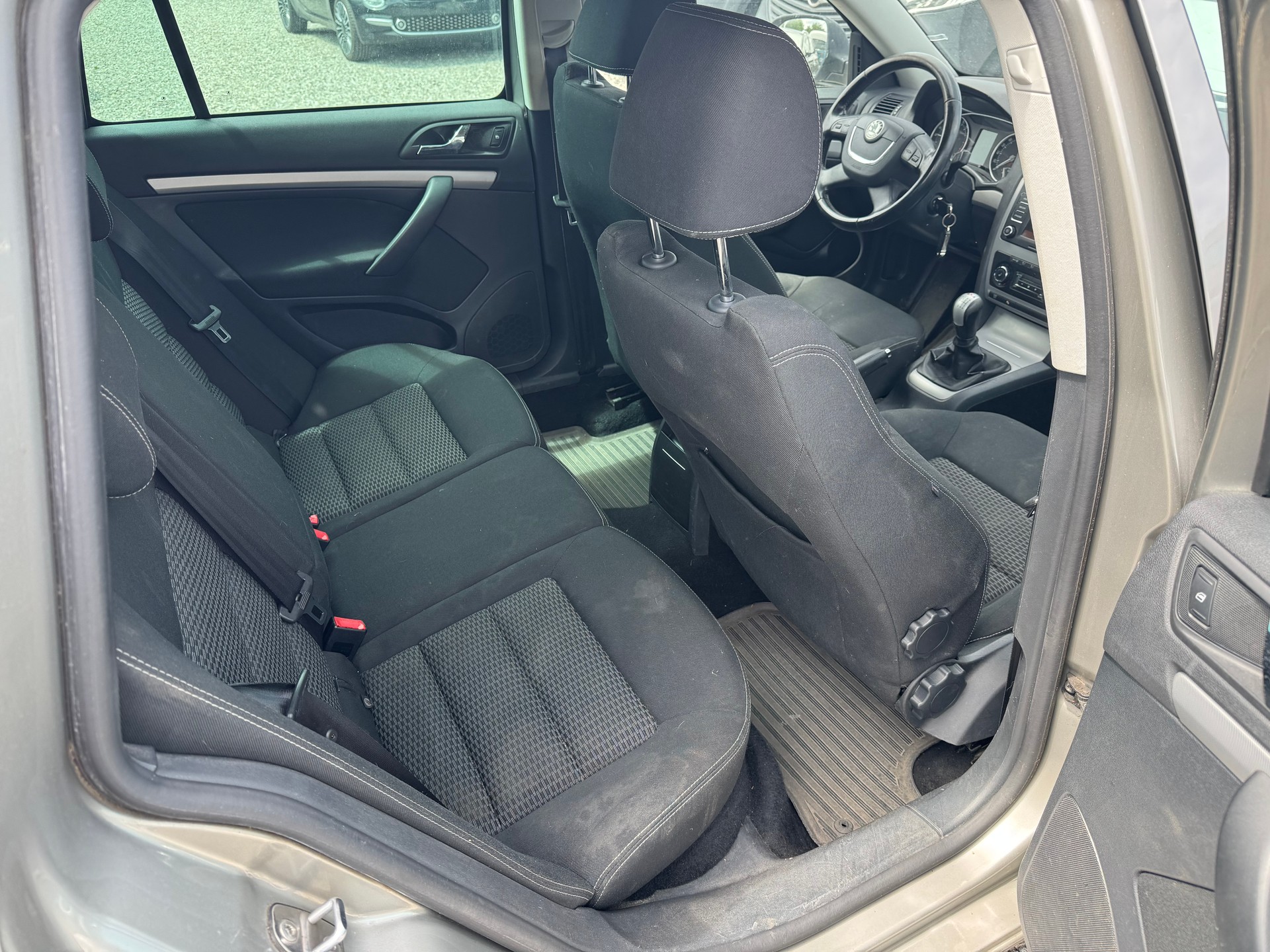 SKODA Octavia Combi 1.9 TDI Swiss Adventure 4x4-image-9