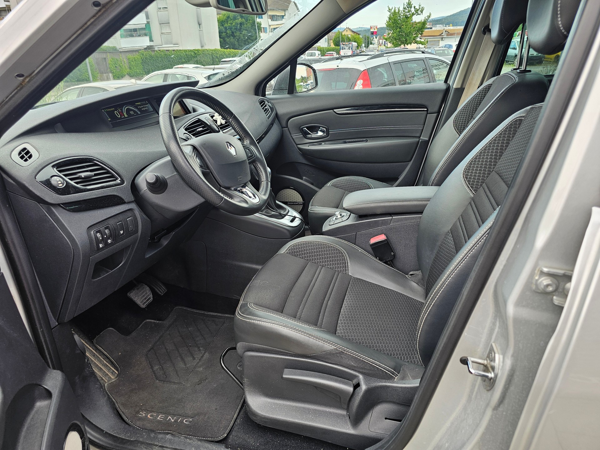 RENAULT Scénic 1.5 dCi Bose EDC-image-9