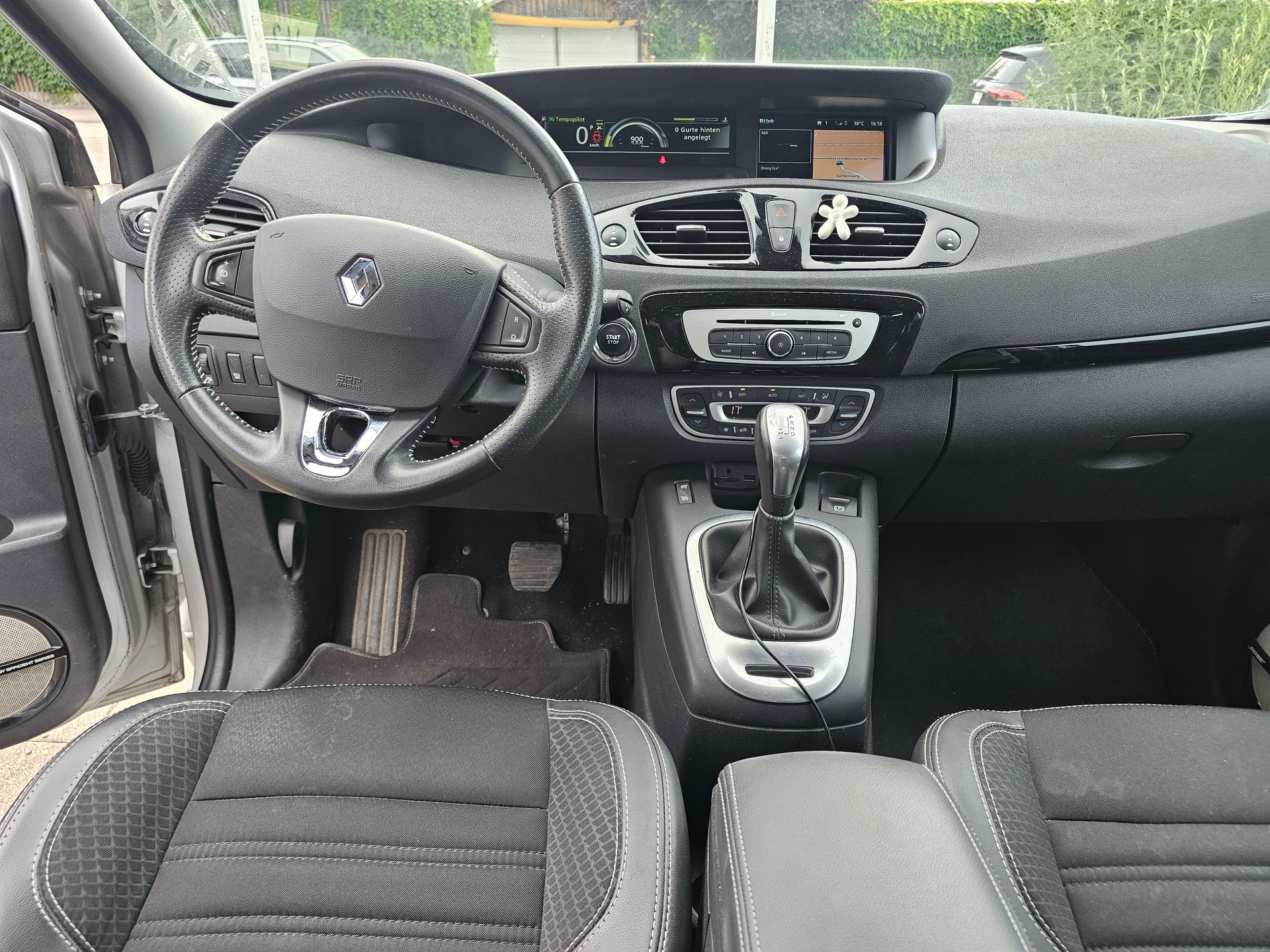 RENAULT Scénic 1.5 dCi Bose EDC-image-10