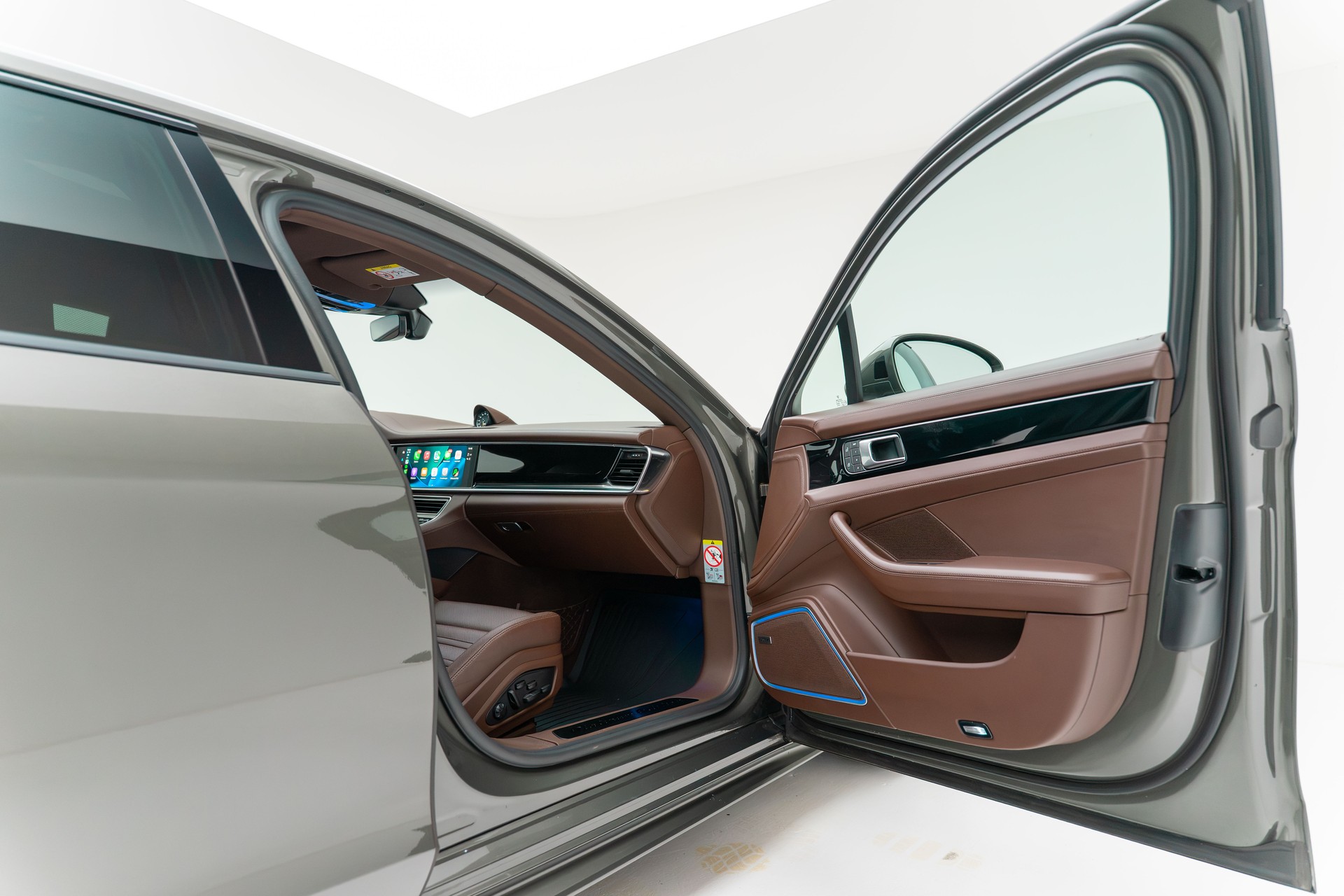 PORSCHE Panamera 4 E-Hybrid Sport Turismo Platinum Edition PDK-image-24