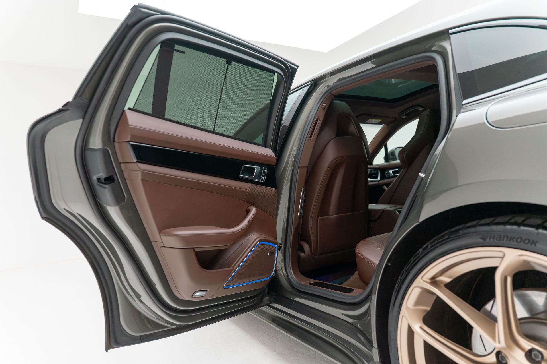 PORSCHE Panamera 4 E-Hybrid Sport Turismo Platinum Edition PDK-image-21