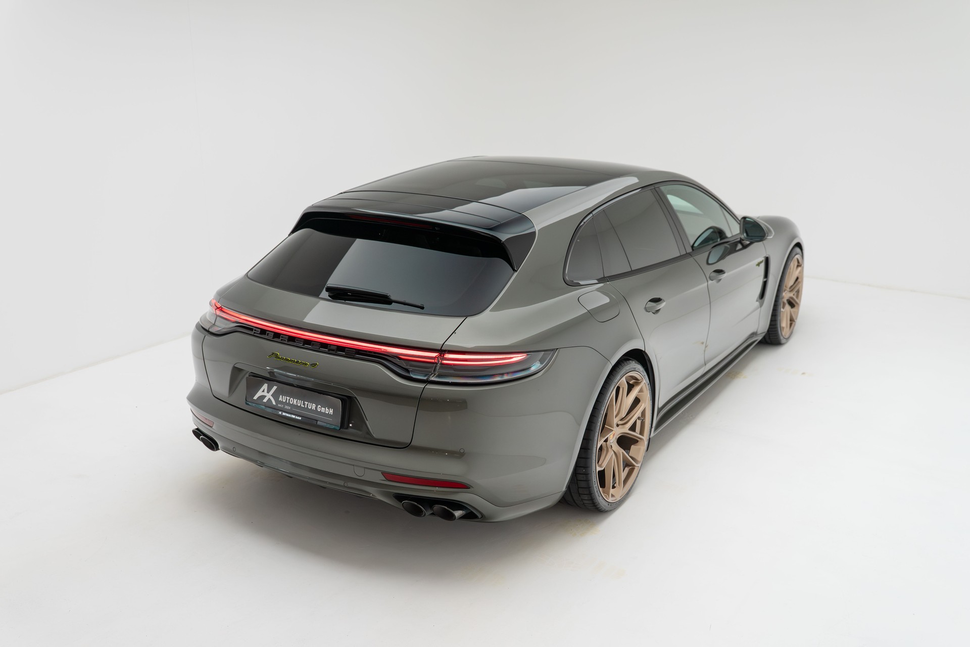 PORSCHE Panamera 4 E-Hybrid Sport Turismo Platinum Edition PDK-image-12