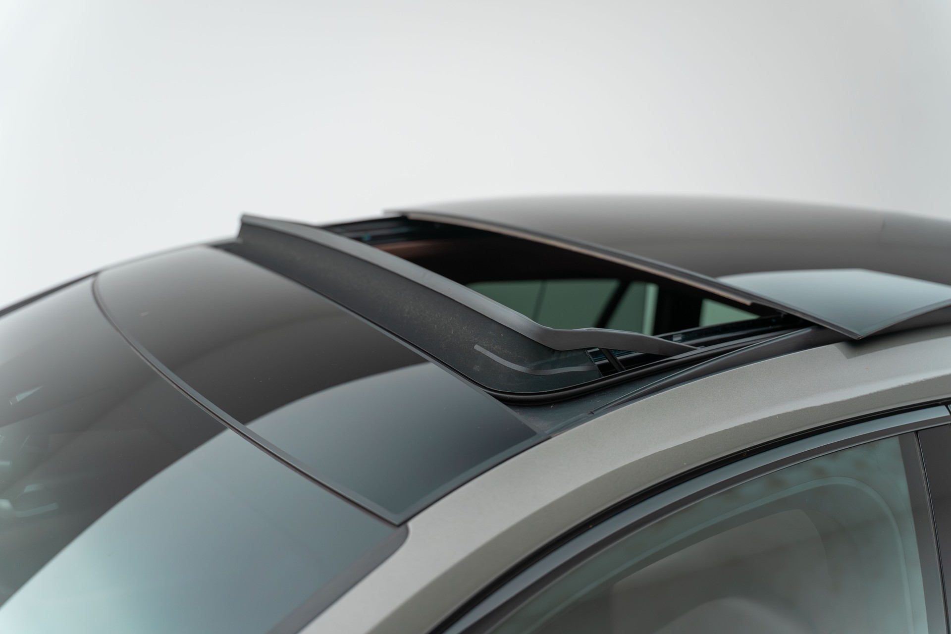 PORSCHE Panamera 4 E-Hybrid Sport Turismo Platinum Edition PDK-image-4