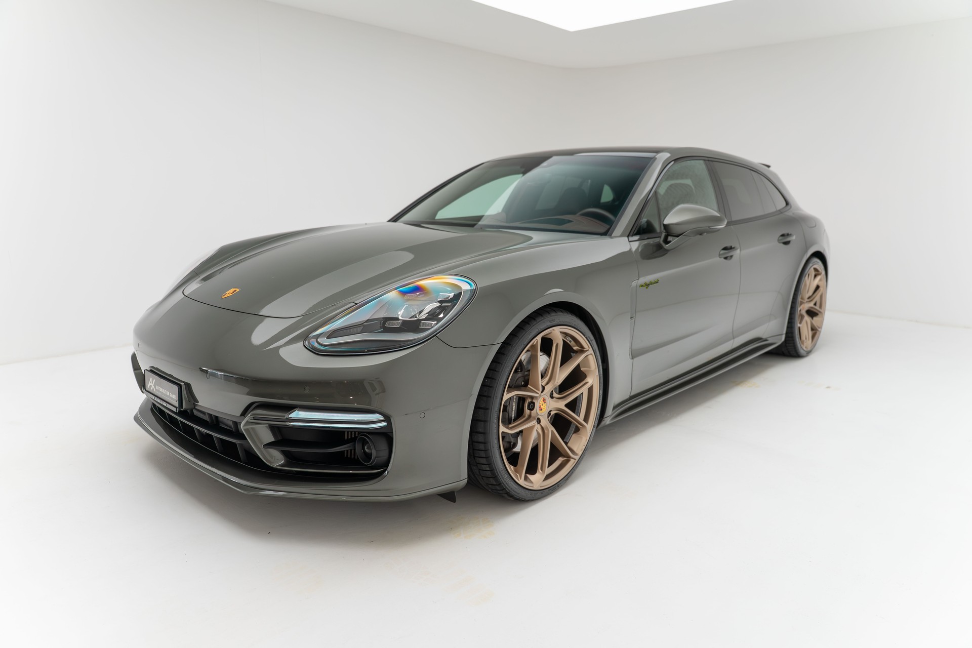 PORSCHE Panamera 4 E-Hybrid Sport Turismo Platinum Edition PDK-showroom-element-3