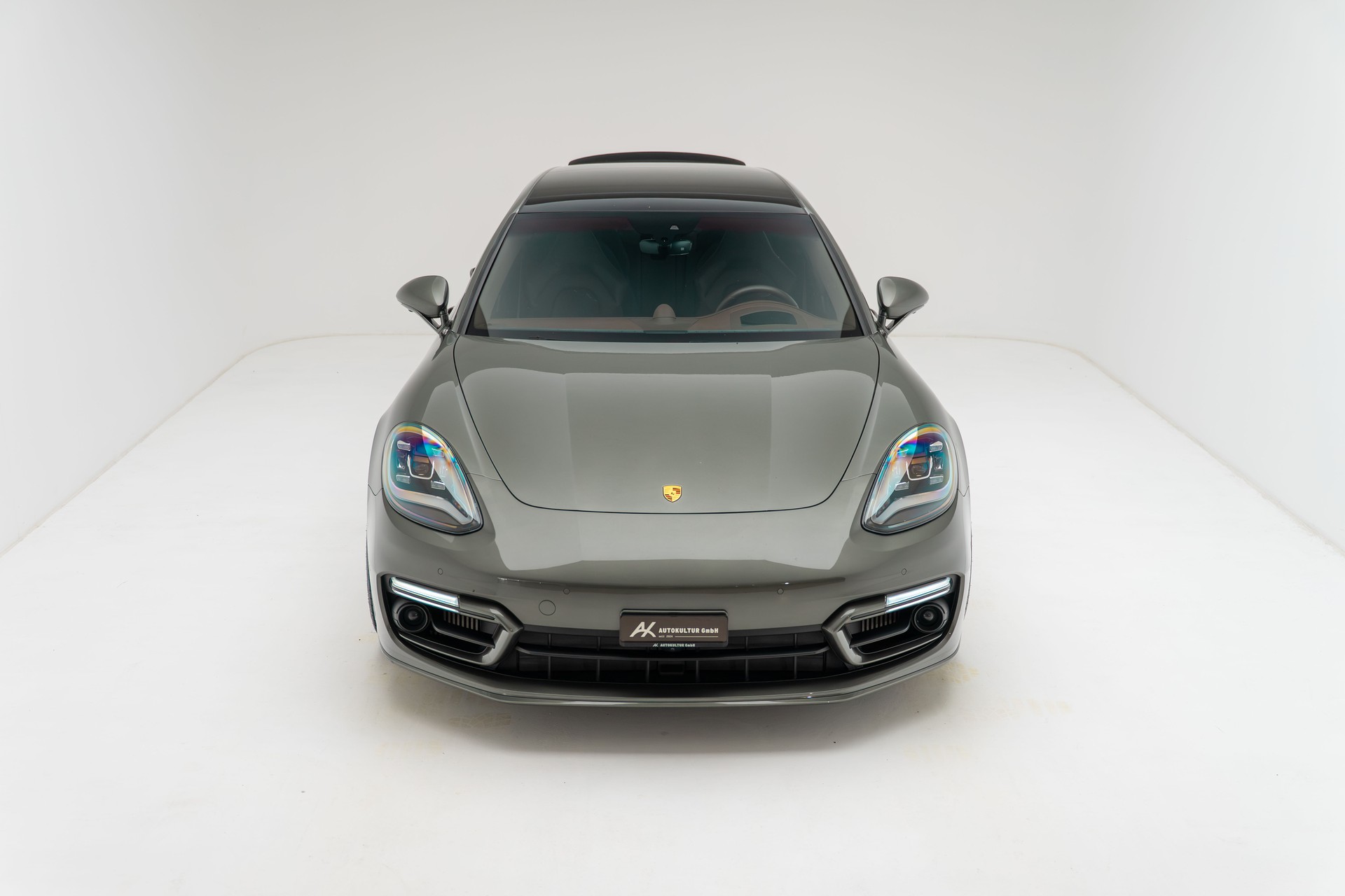 PORSCHE Panamera 4 E-Hybrid Sport Turismo Platinum Edition PDK-showroom-element-1