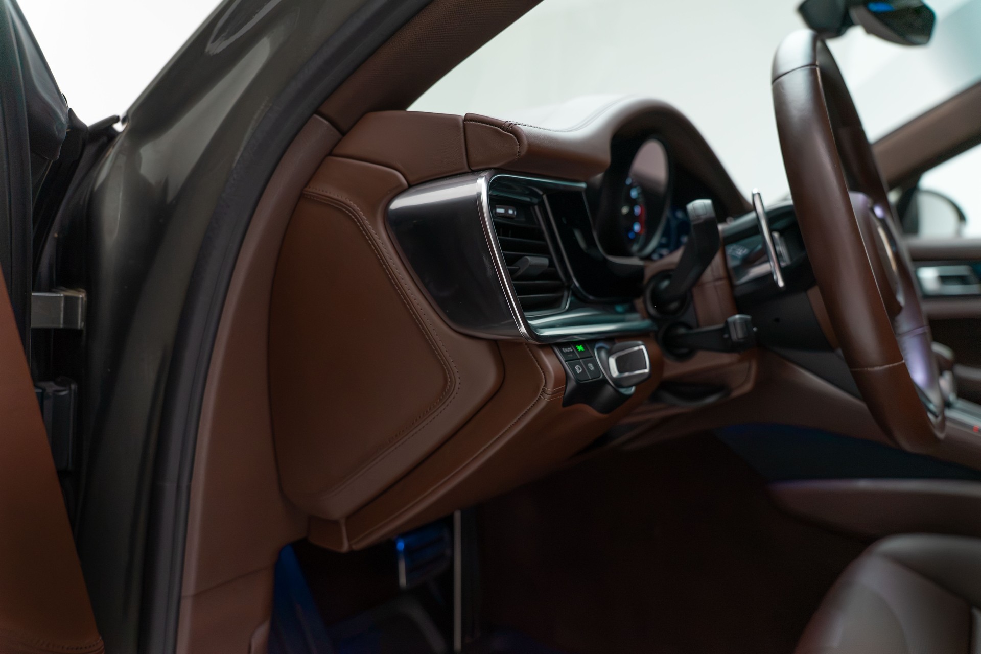 PORSCHE Panamera 4 E-Hybrid Sport Turismo Platinum Edition PDK-image-16