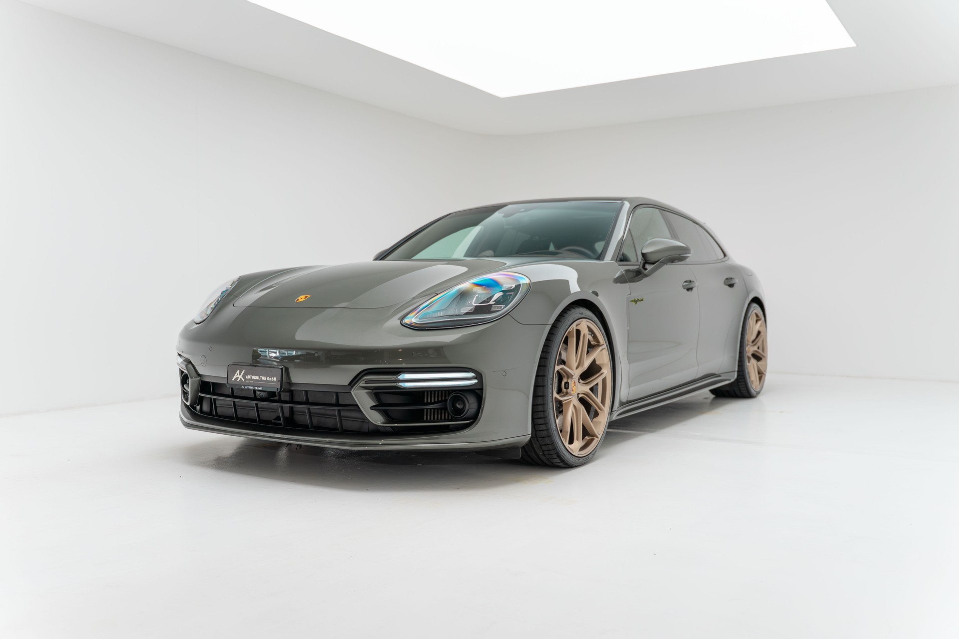 PORSCHE Panamera 4 E-Hybrid Sport Turismo Platinum Edition PDK-showroom-element-2