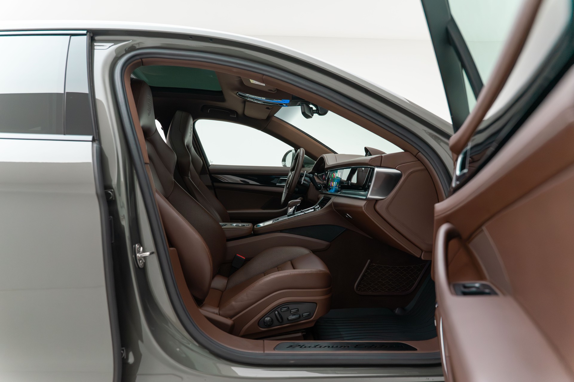PORSCHE Panamera 4 E-Hybrid Sport Turismo Platinum Edition PDK-image-25