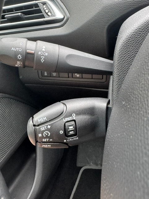 PEUGEOT 308 SW 2.0 BlueHDI Allure Automatic-image-17