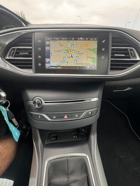 PEUGEOT 308 SW 2.0 BlueHDI Allure Automatic-image-10