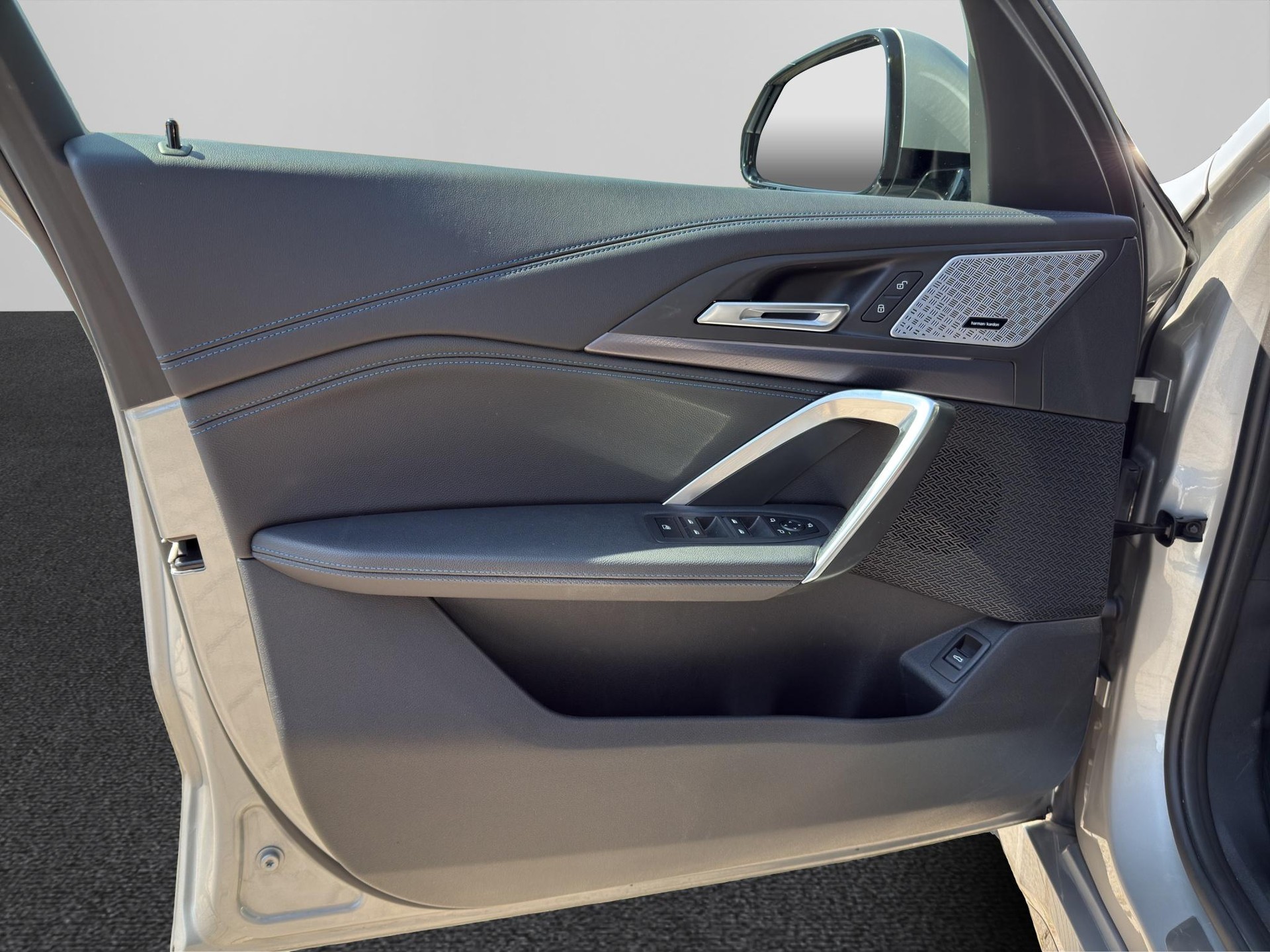 BMW X1 xDrive 23i MSport-image-10