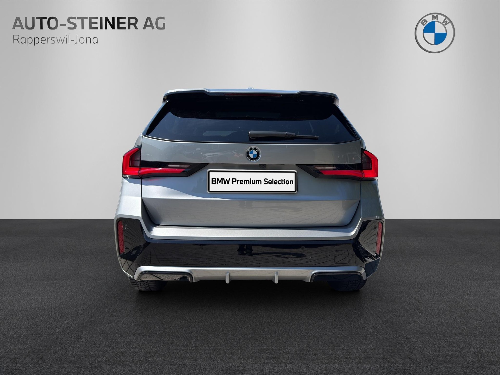 BMW X1 xDrive 23i MSport-showroom-element-3