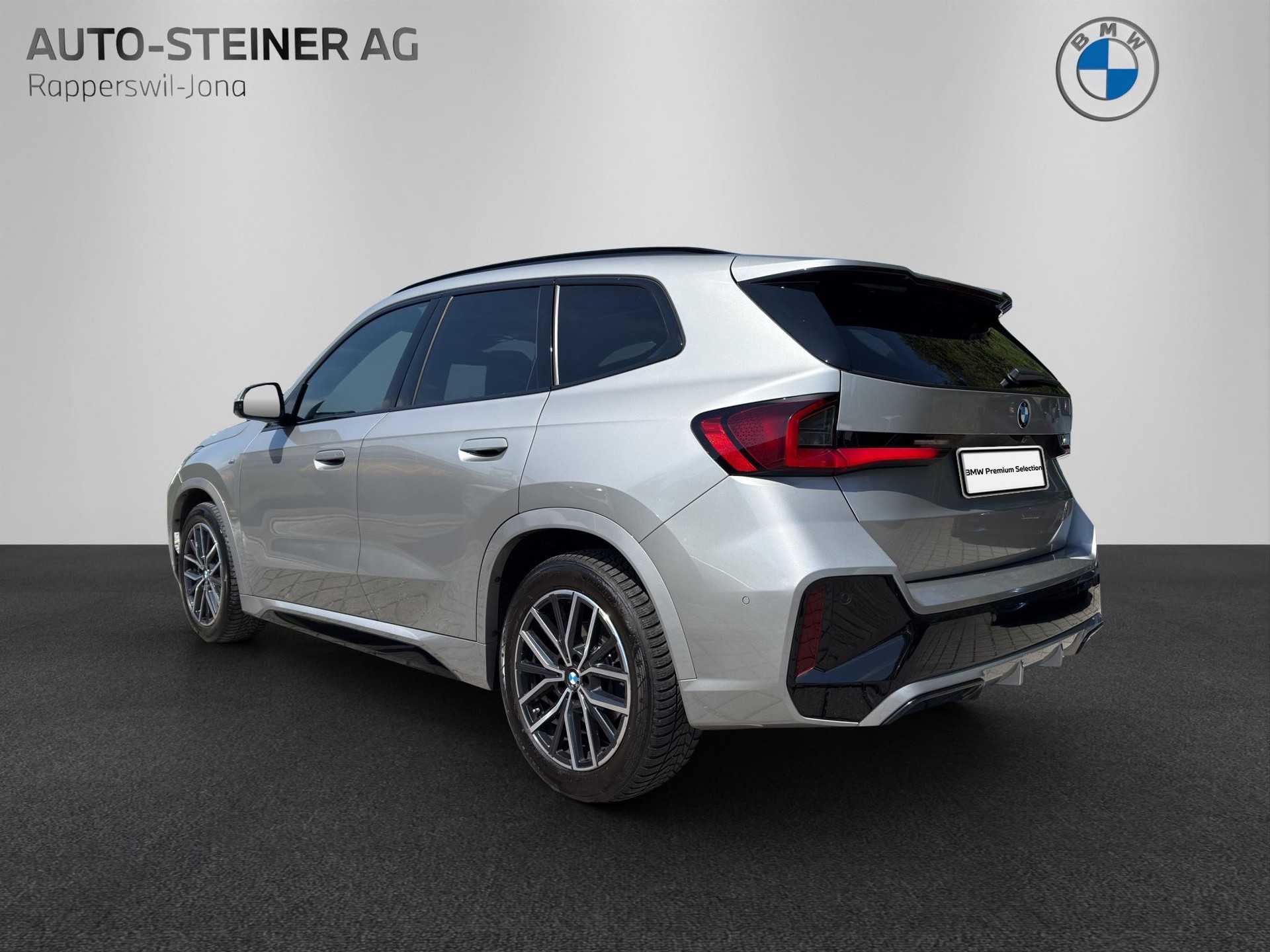 BMW X1 xDrive 23i MSport-showroom-element-2