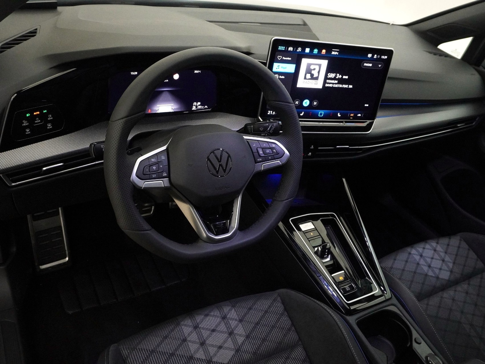 VW Golf VIII 2.0 TSI R-Line DSG 4Motion-image-9