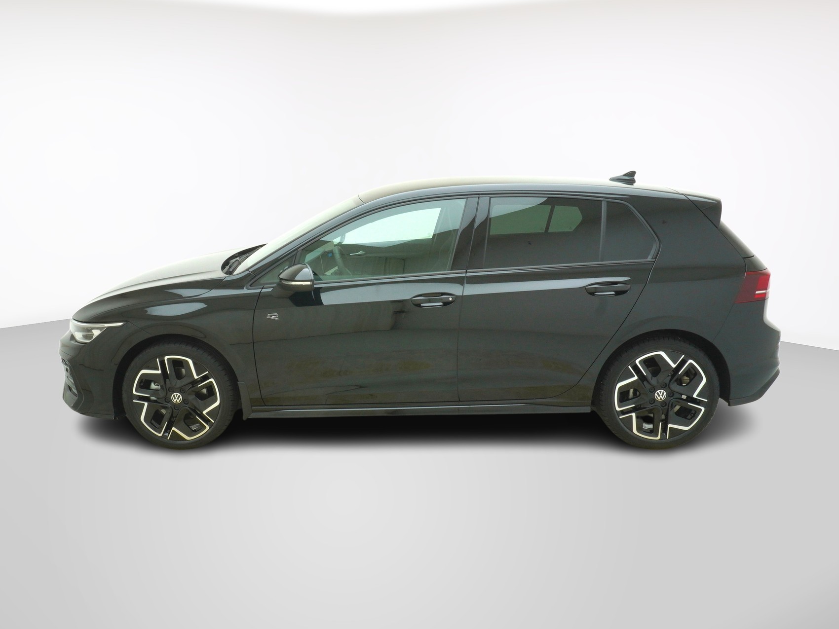 VW Golf VIII 2.0 TSI R-Line DSG 4Motion-showroom-element-1