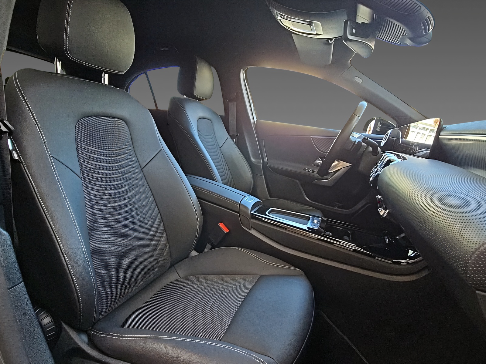 MERCEDES-BENZ A 250 4Matic-image-11